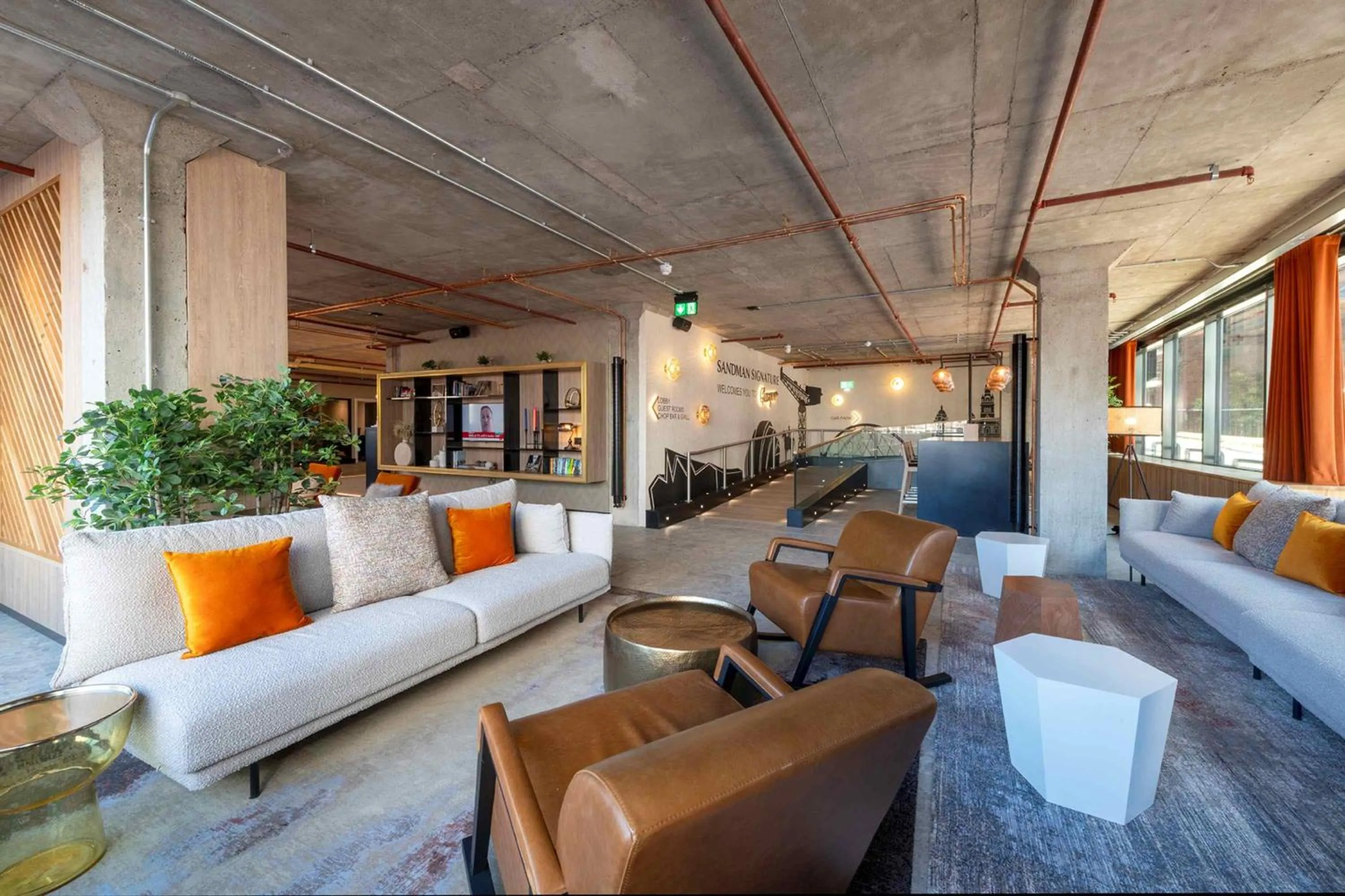 Lounge or bar in Sandman Signature Glasgow Hotel