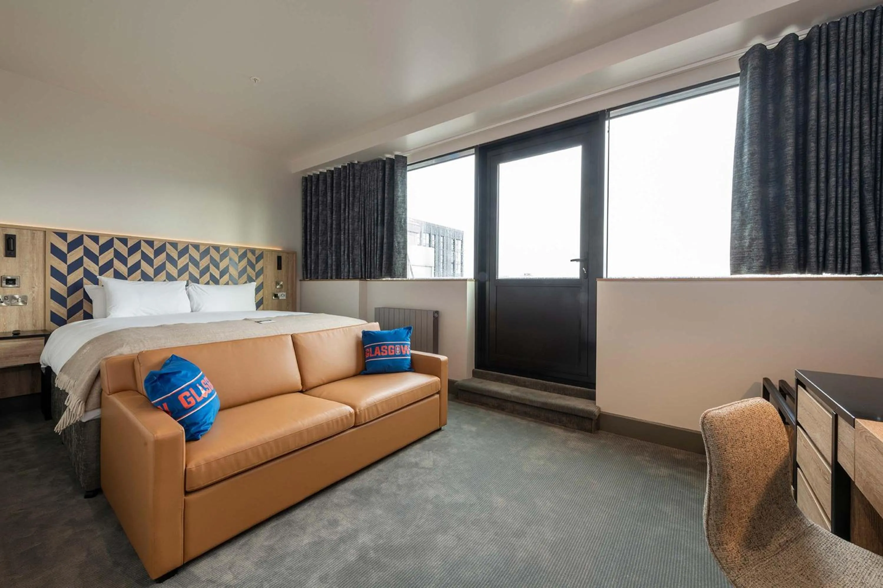 Photo of the whole room, Bed in Sandman Signature Glasgow Hotel