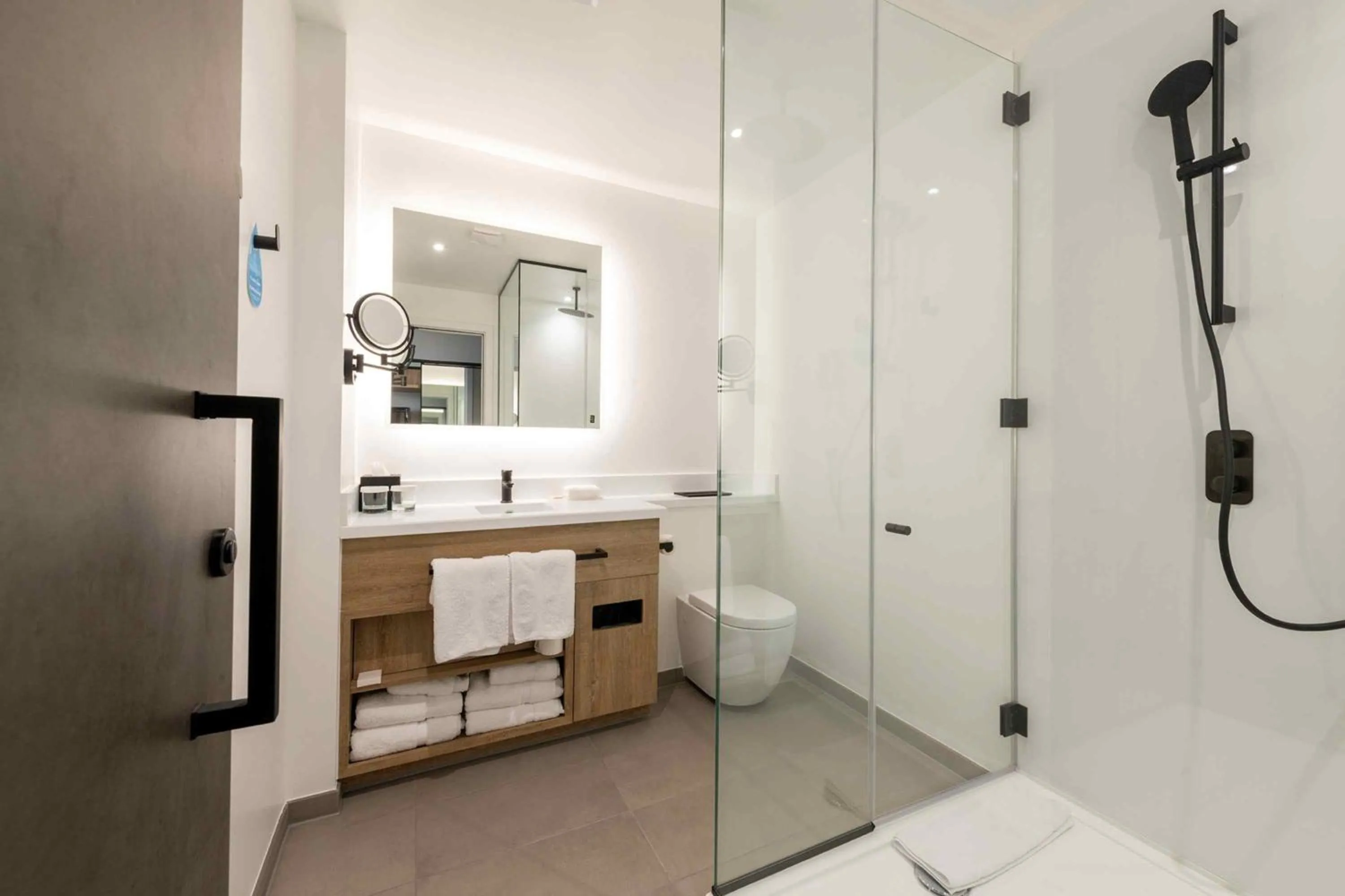 Bathroom in Sandman Signature Glasgow Hotel