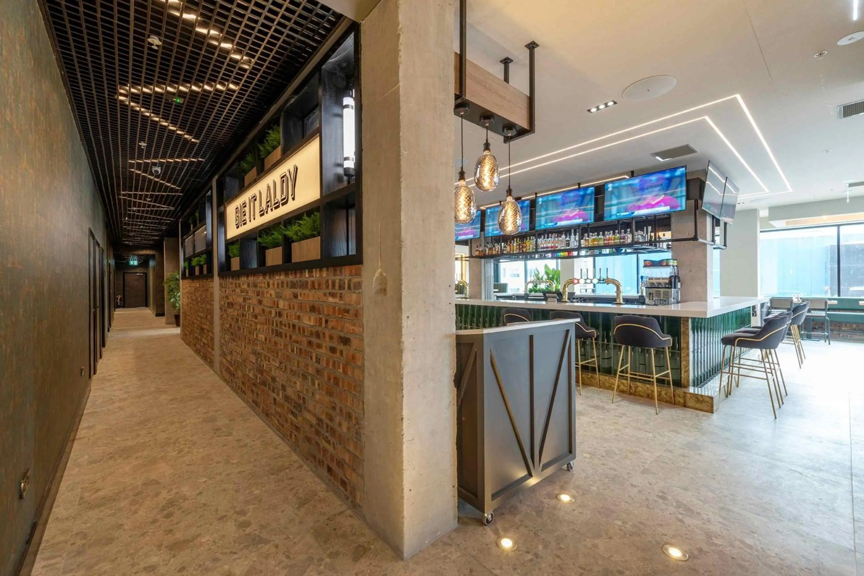 Lounge or bar in Sandman Signature Glasgow Hotel