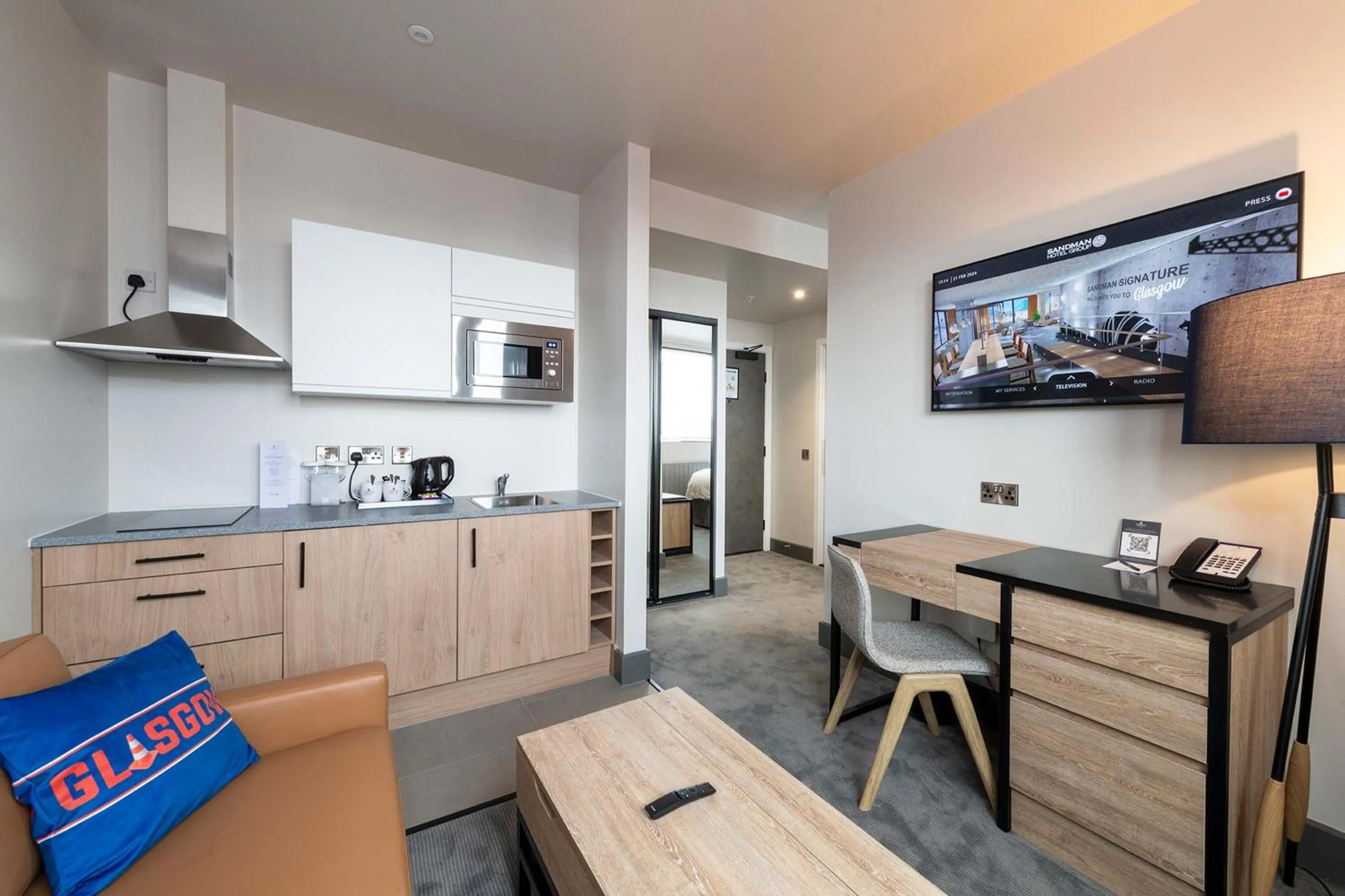 Photo of the whole room in Sandman Signature Glasgow Hotel