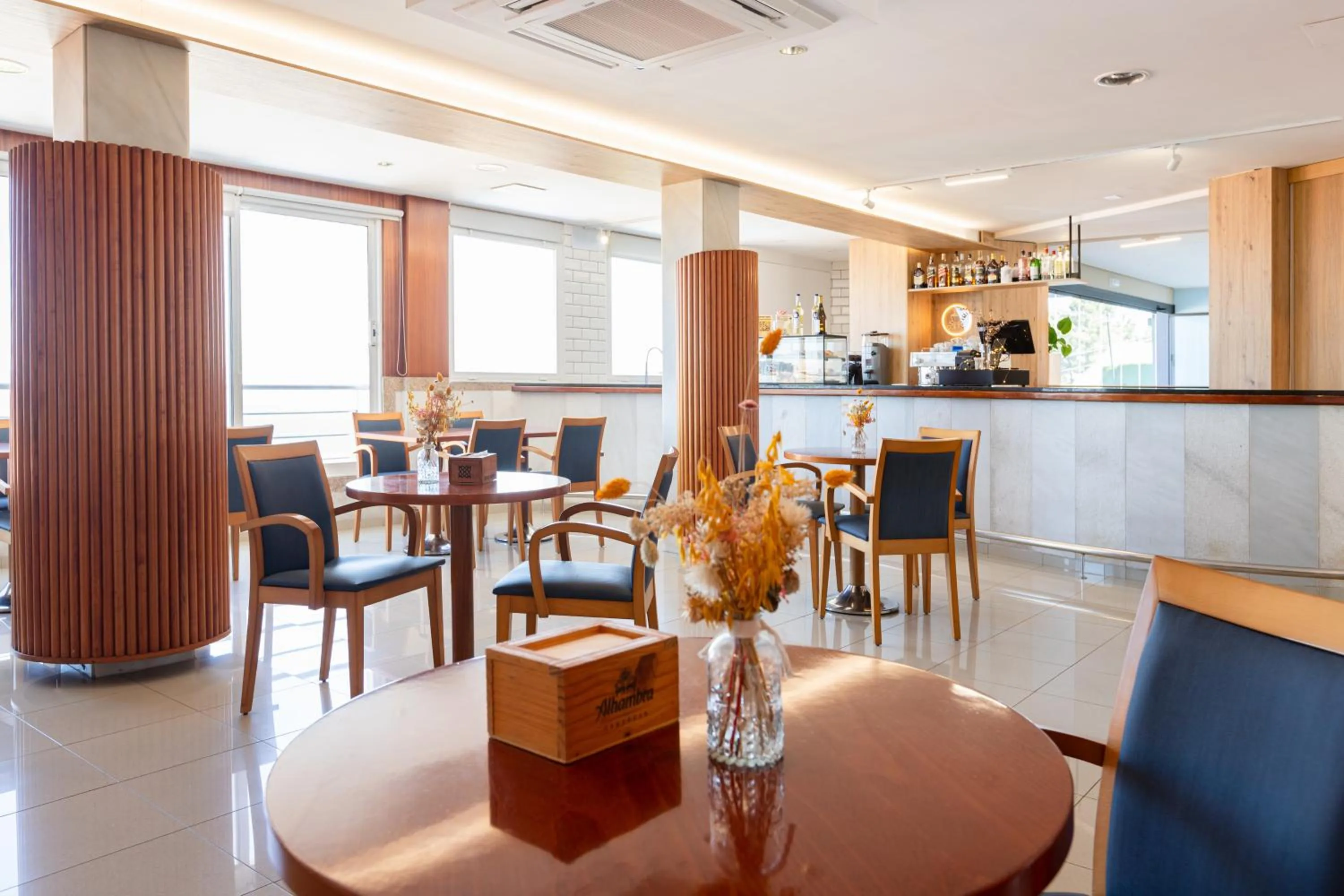 Lounge or bar in Hotel Mirador Ría de Arosa