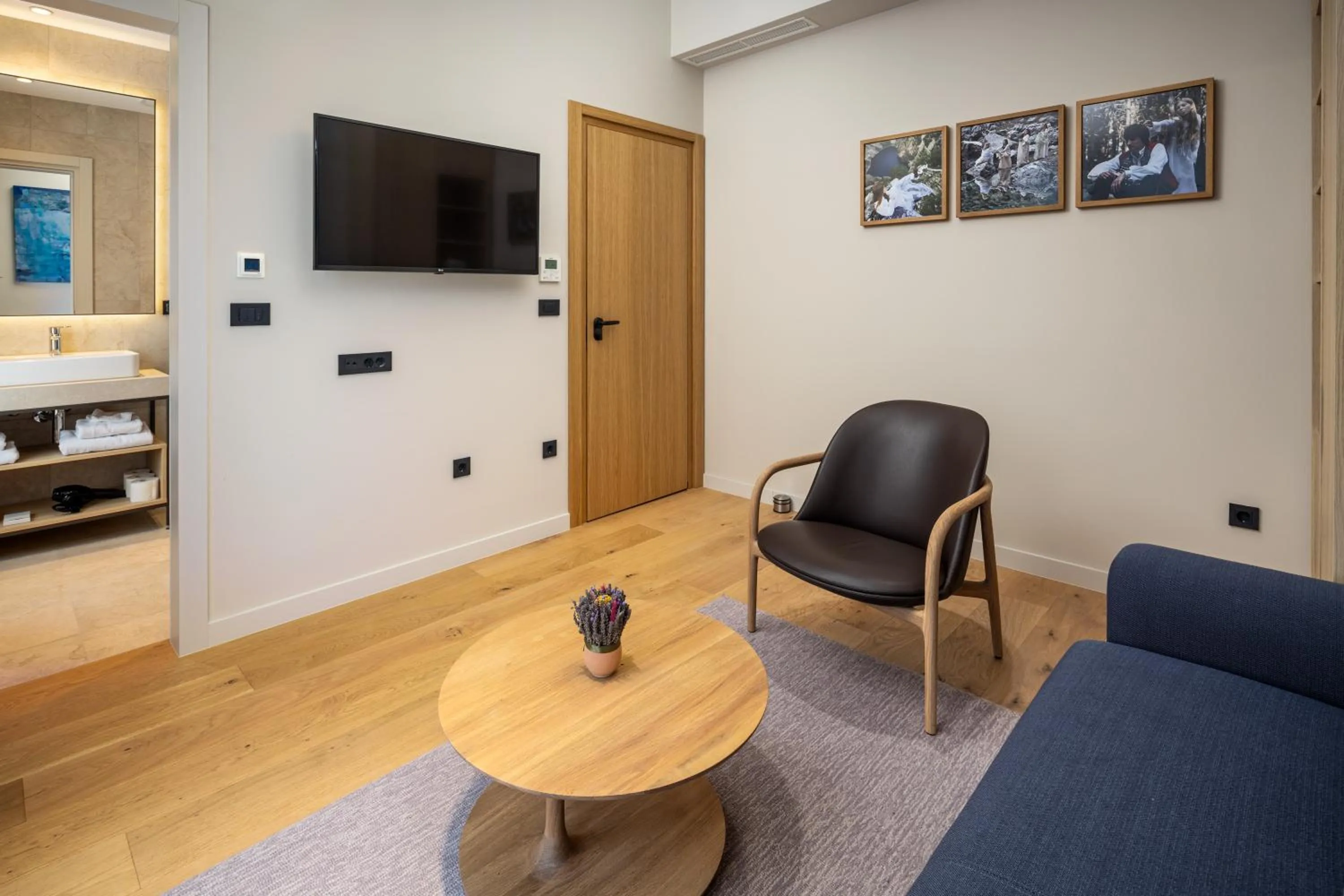 TV and multimedia in Emotheo Heritage Hotel