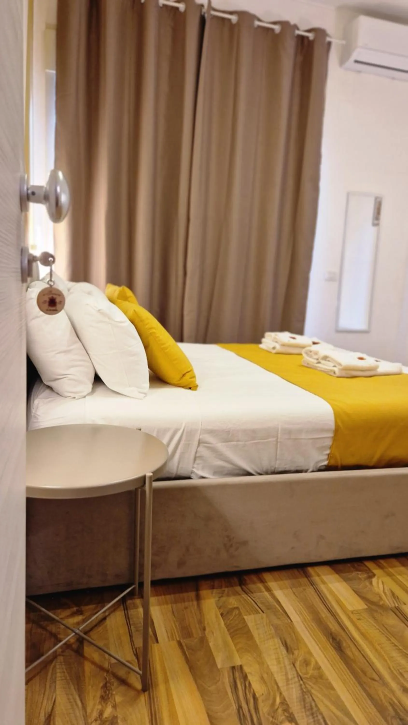 Photo of the whole room, Bed in U Baruni B&B