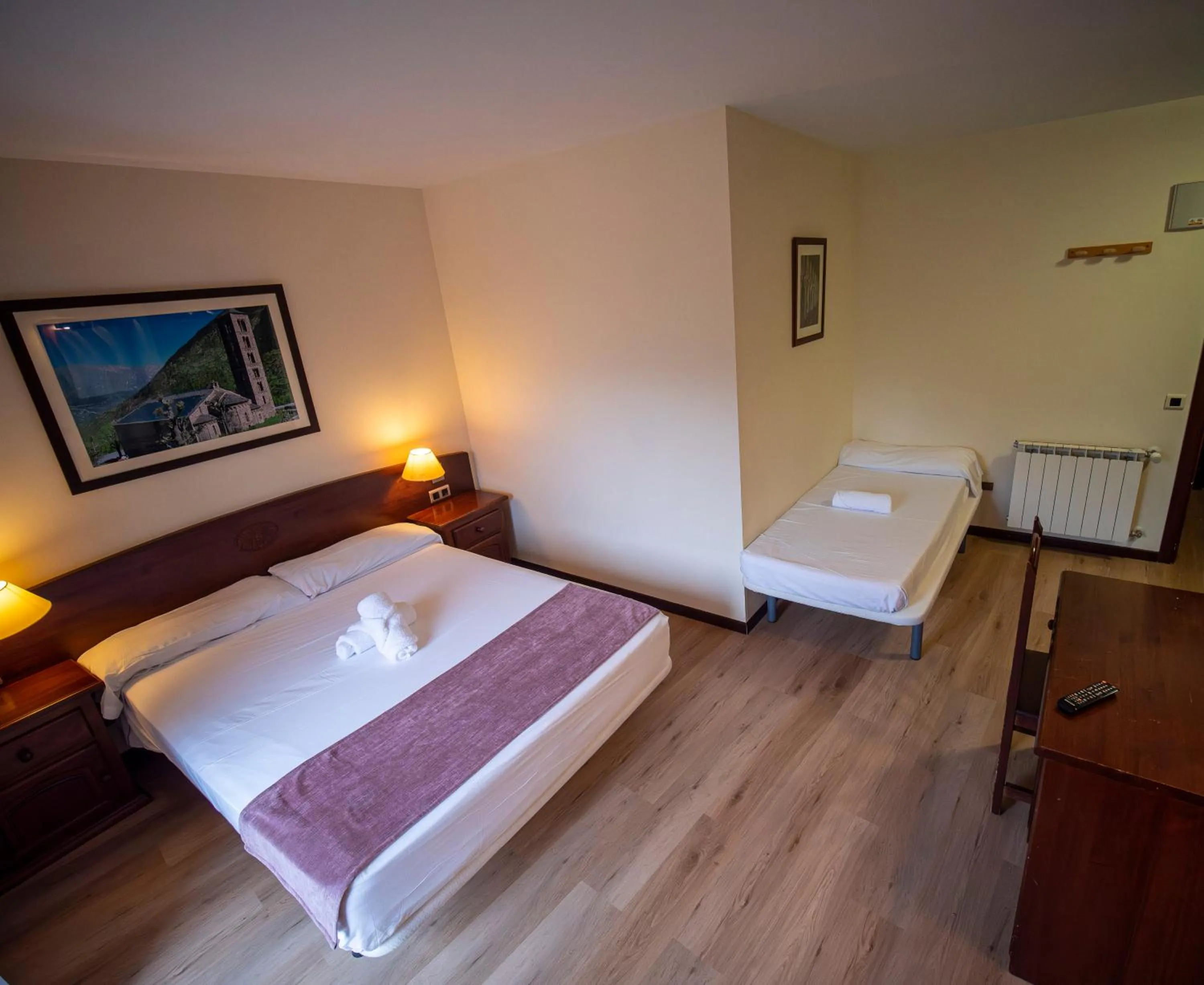 Property building, Bed in Hotel Romànic