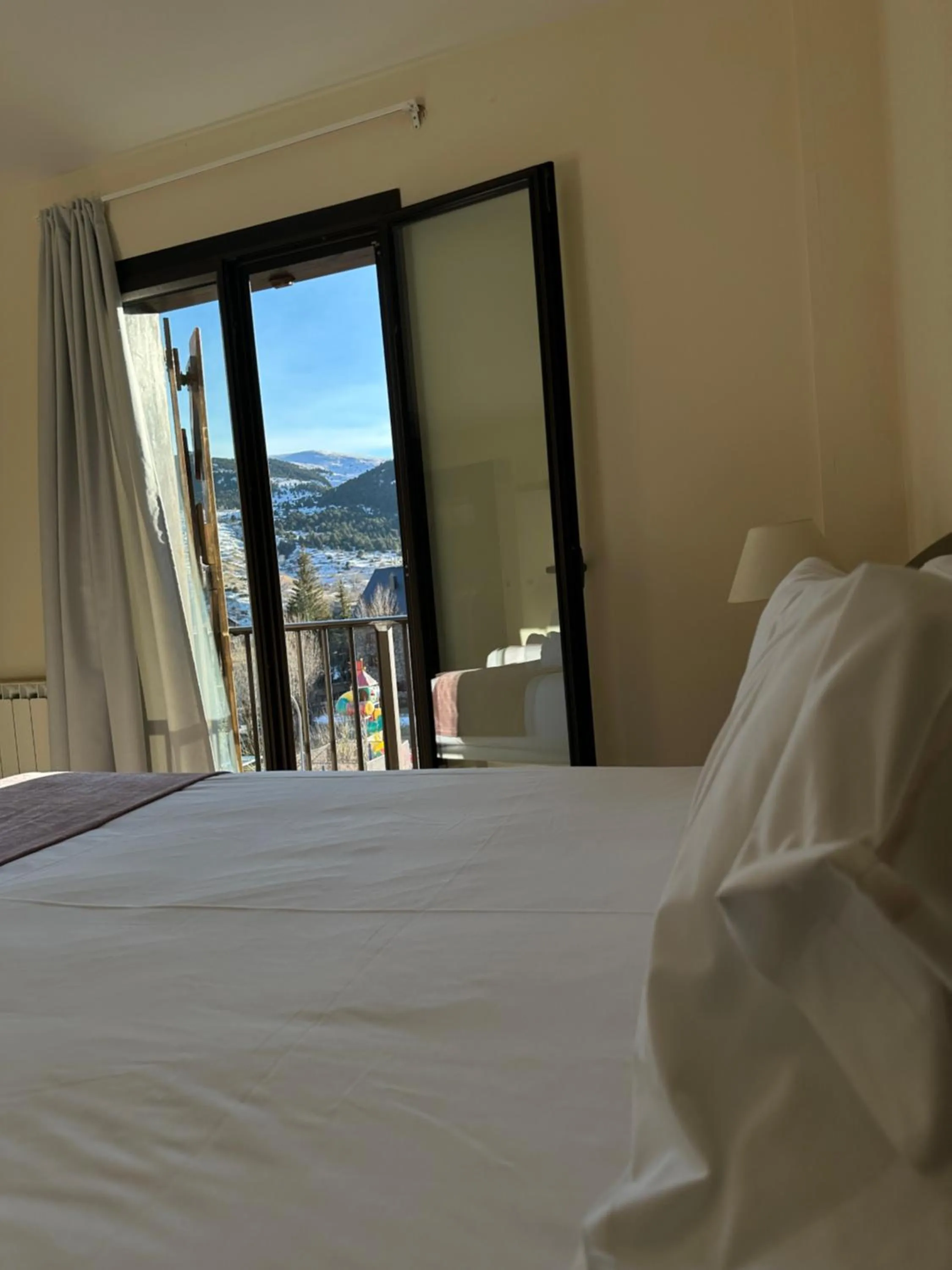 Bed in Hotel Romànic