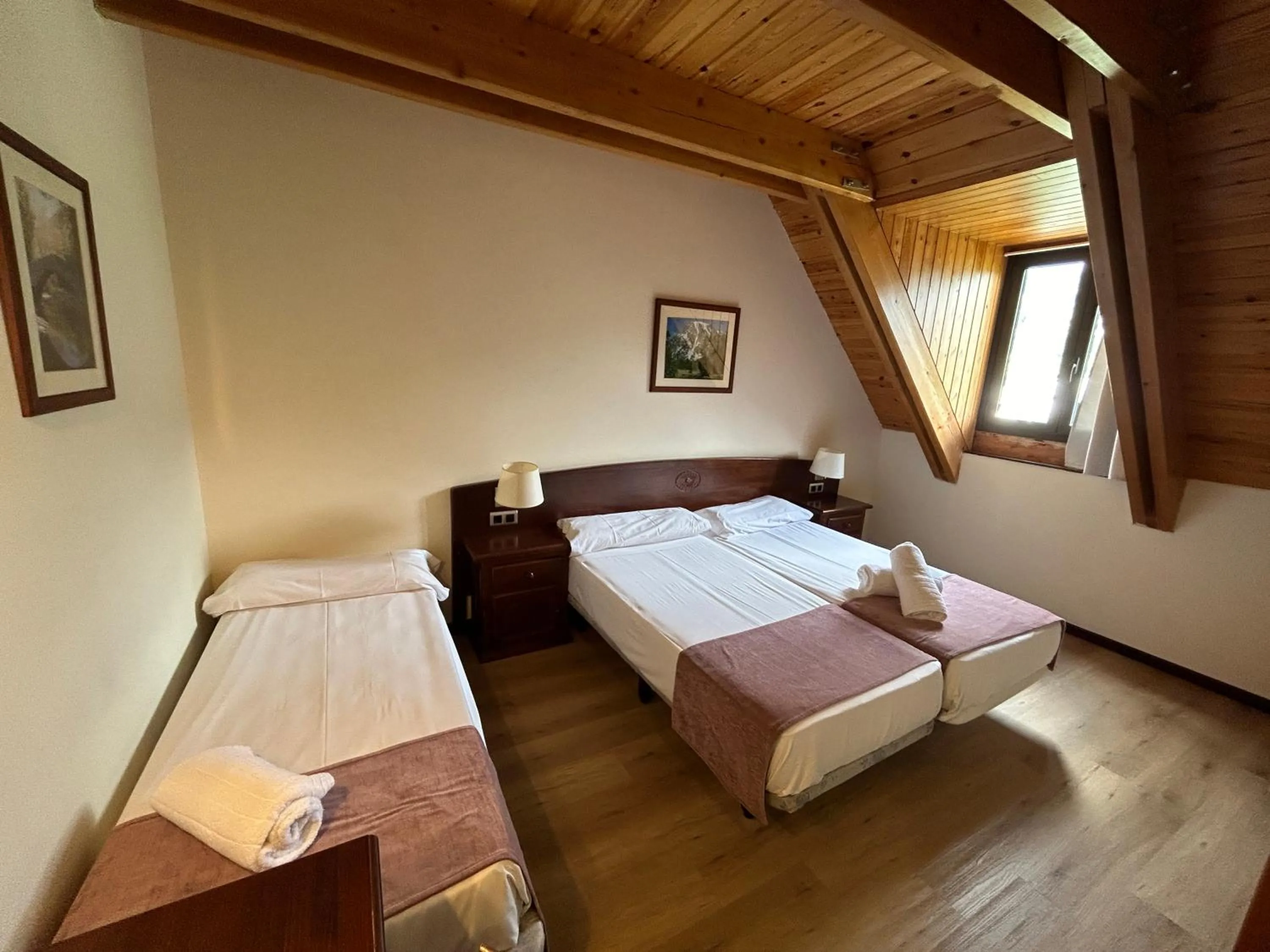 Bed in Hotel Romànic