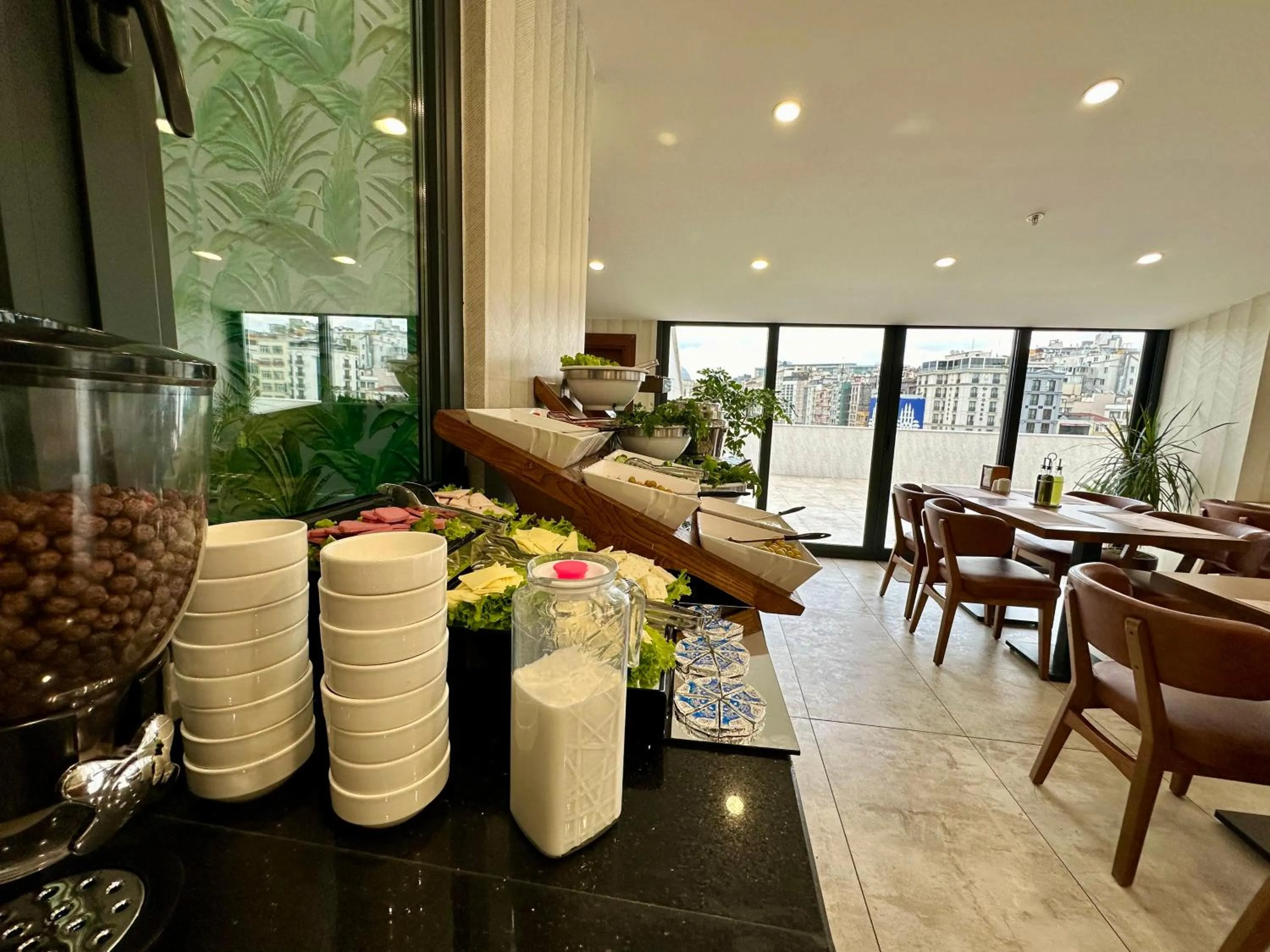 Restaurant/places to eat in Istanbul Midpoint Hotel