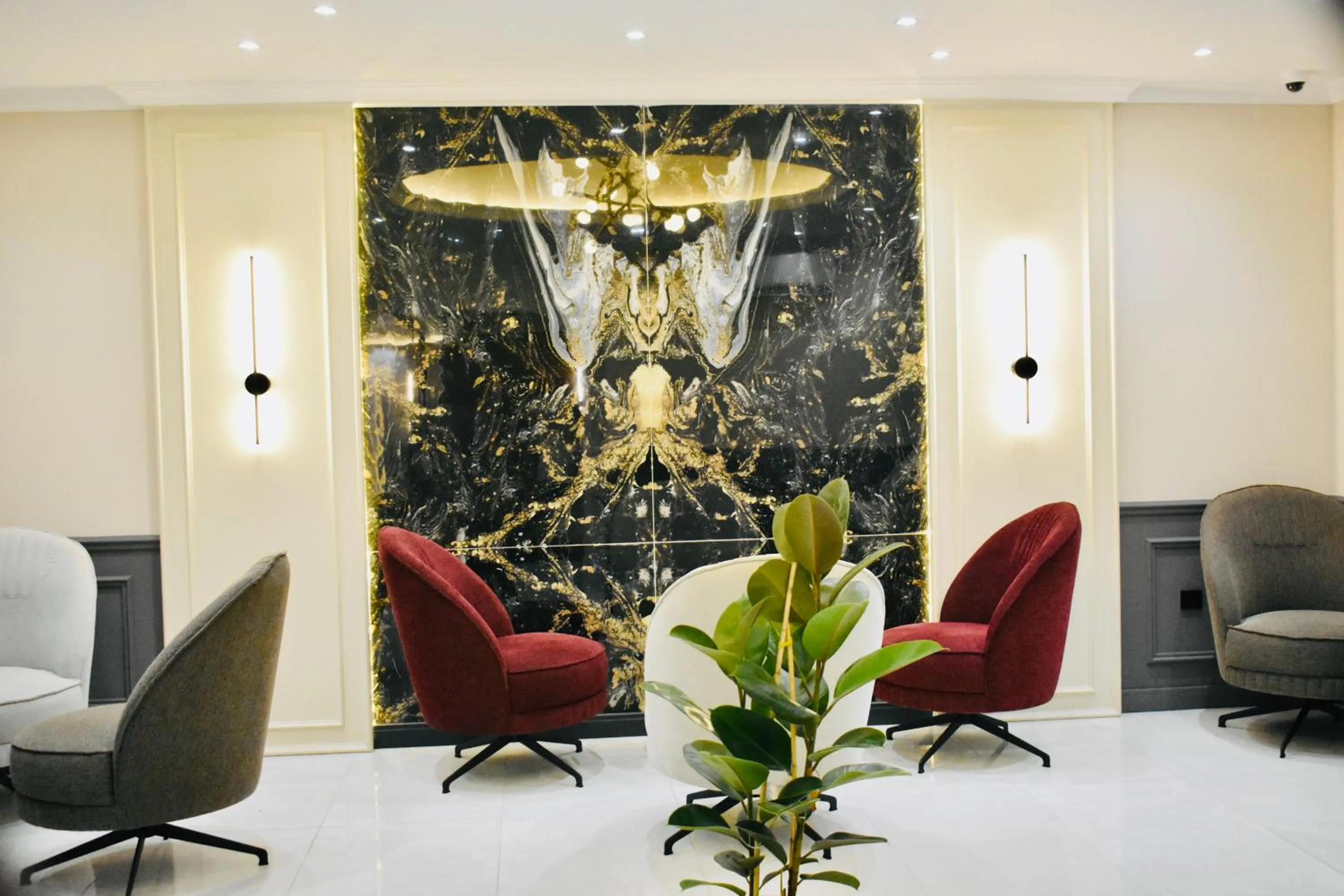 Communal lounge/ TV room in Istanbul Midpoint Hotel