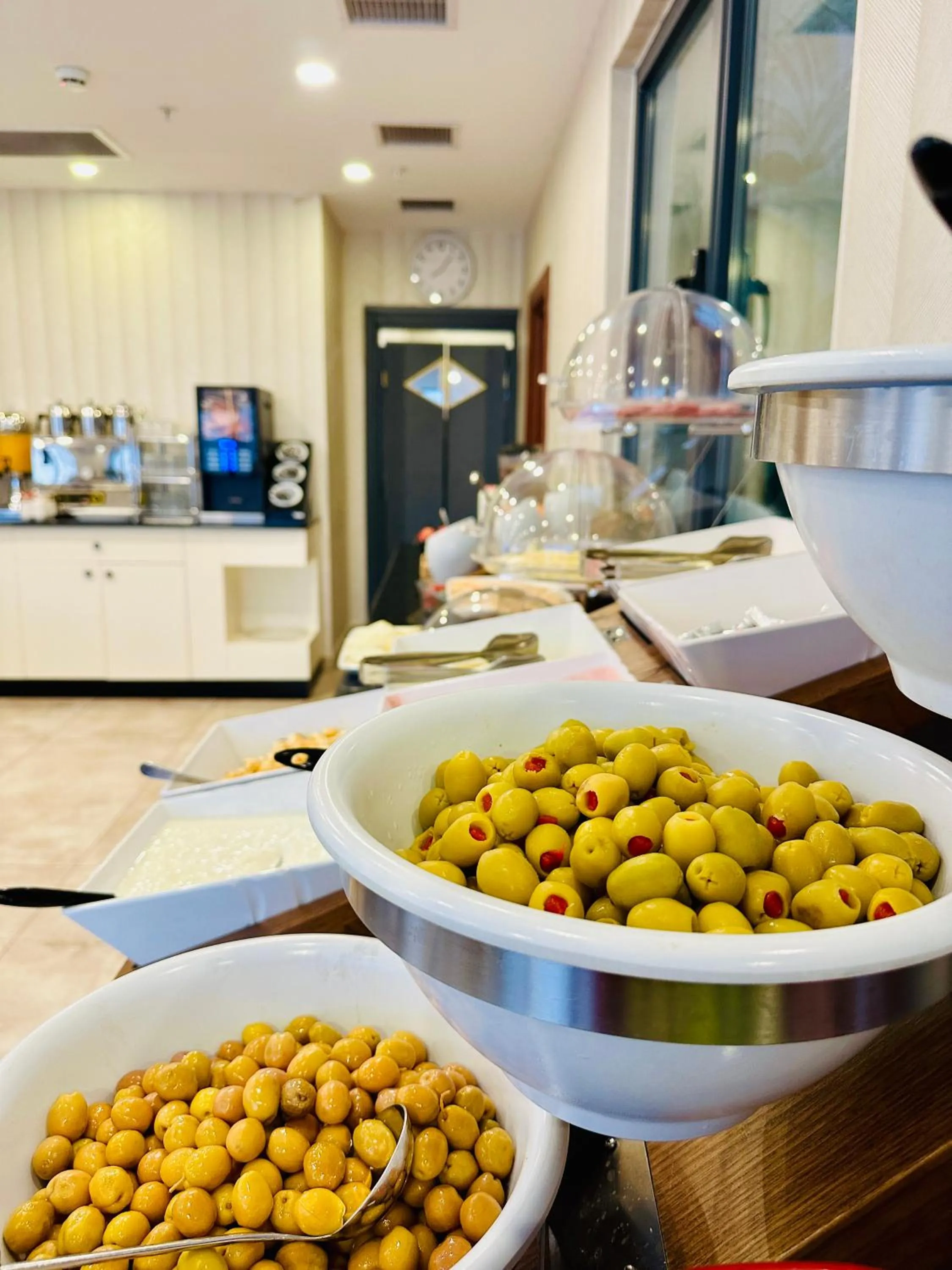 Buffet breakfast in Istanbul Midpoint Hotel