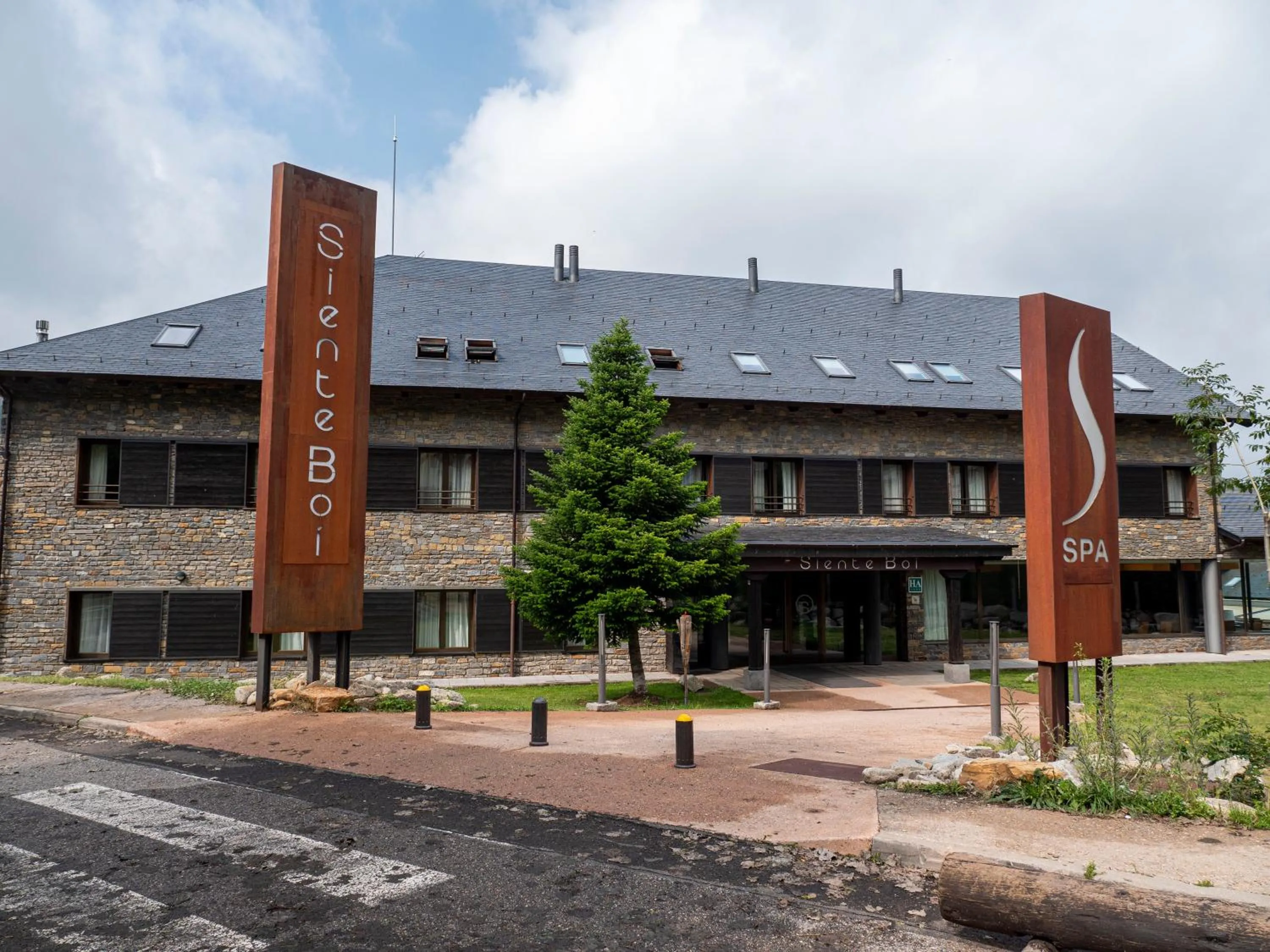 Property building in Aparthotel Siente Boí & SPA