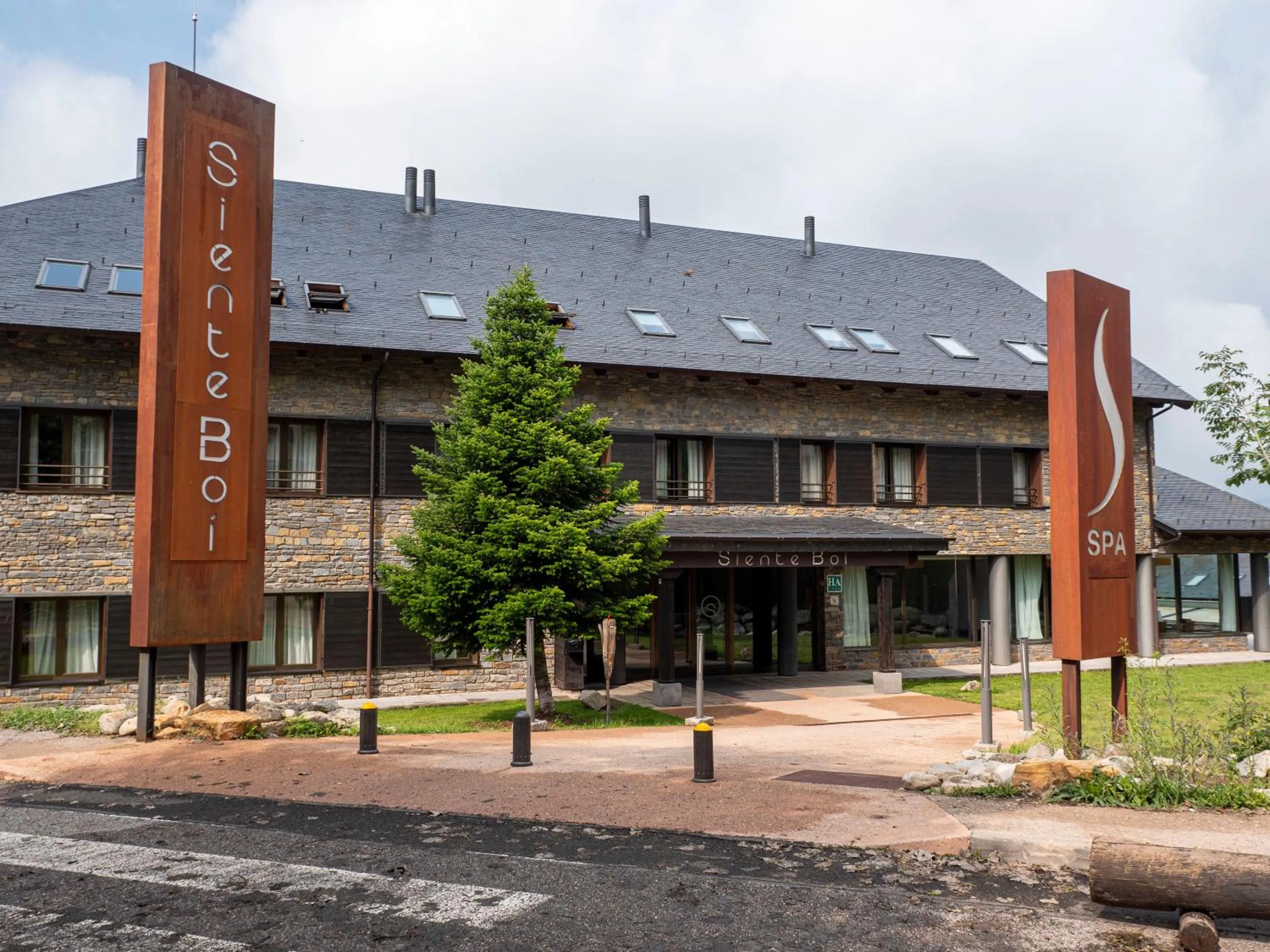 Property building in Aparthotel Siente Boí & SPA