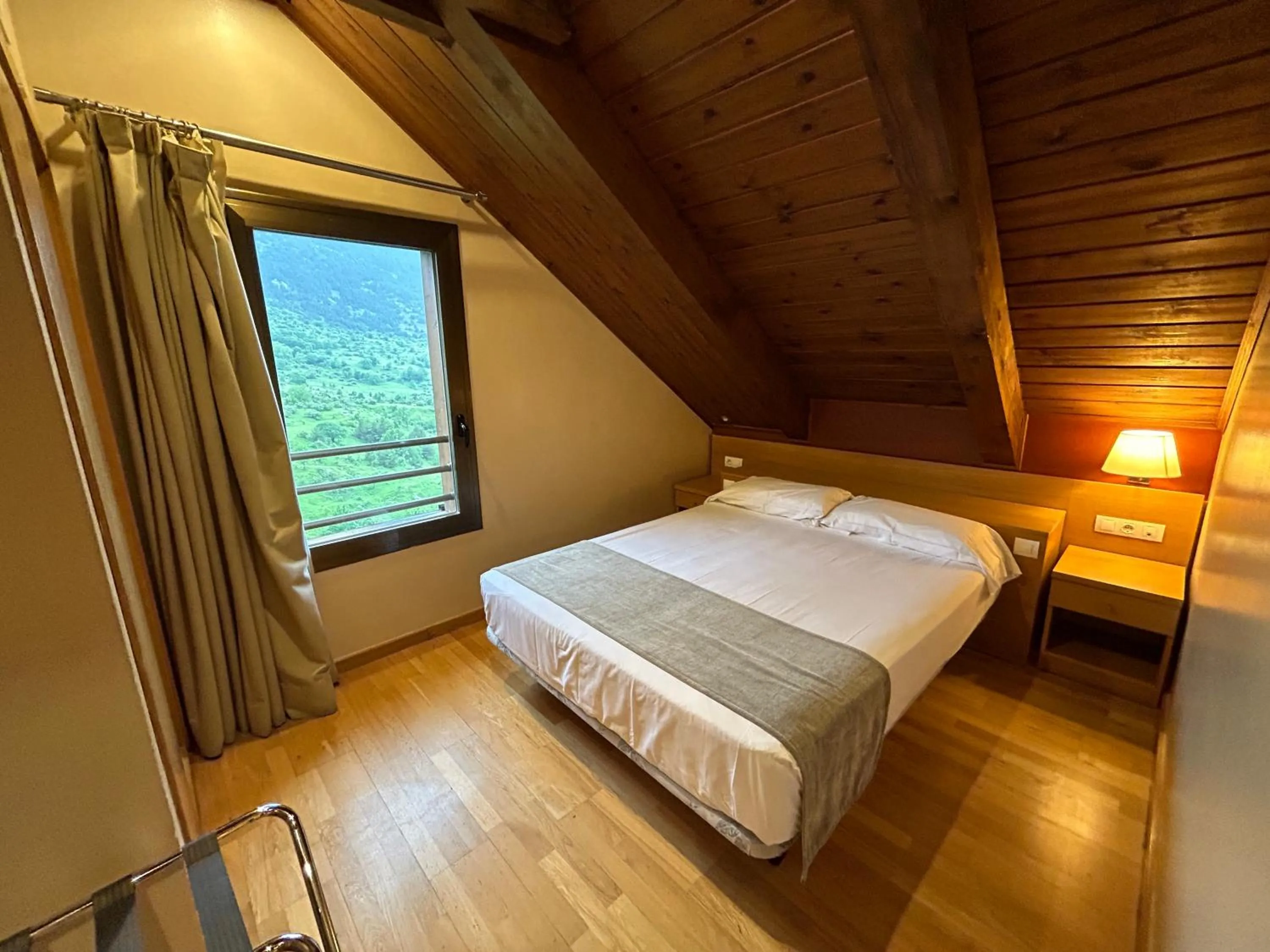 Bedroom, Bed in Aparthotel Siente Boí & SPA