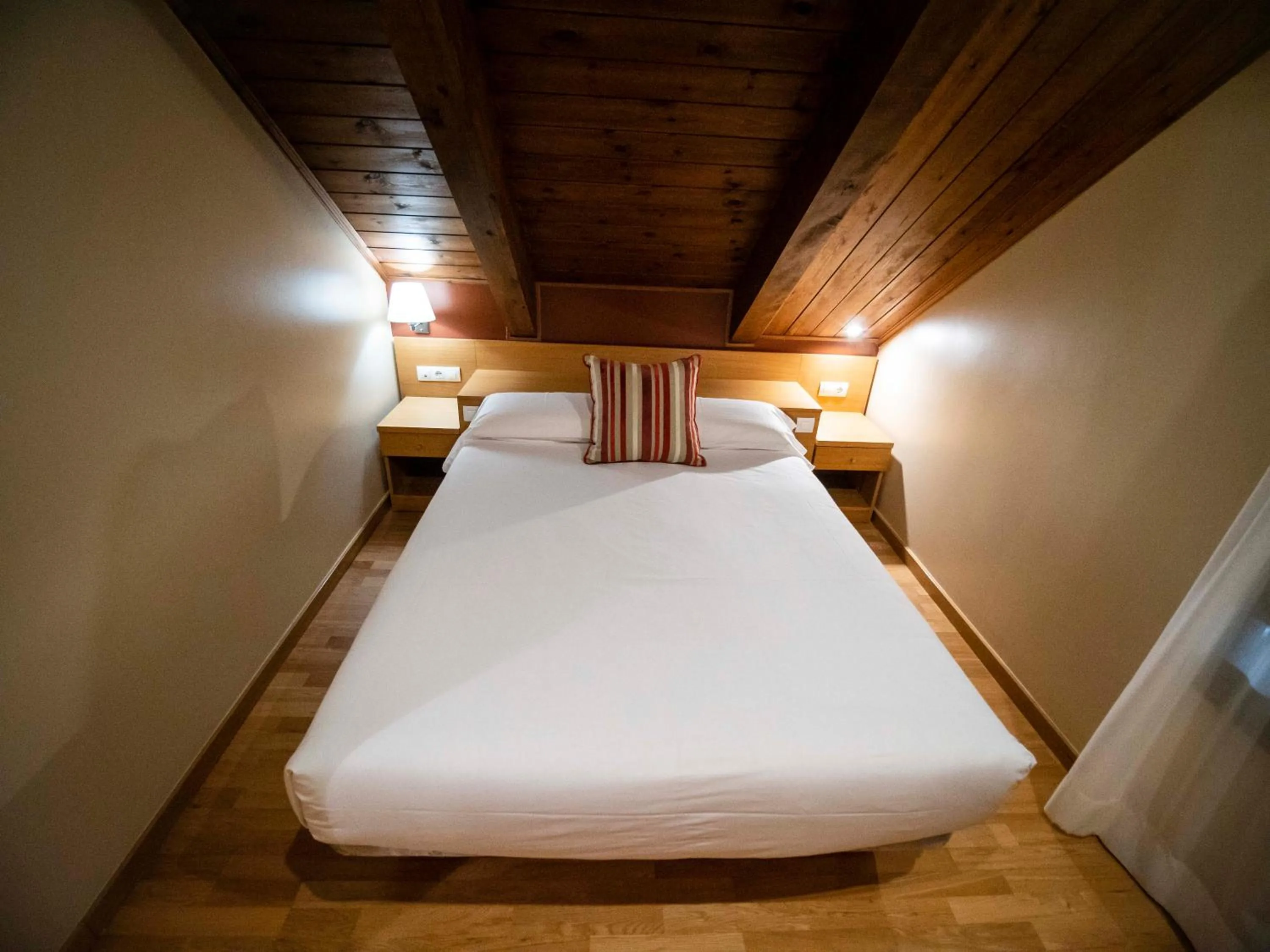 Property building, Bed in Aparthotel Siente Boí & SPA