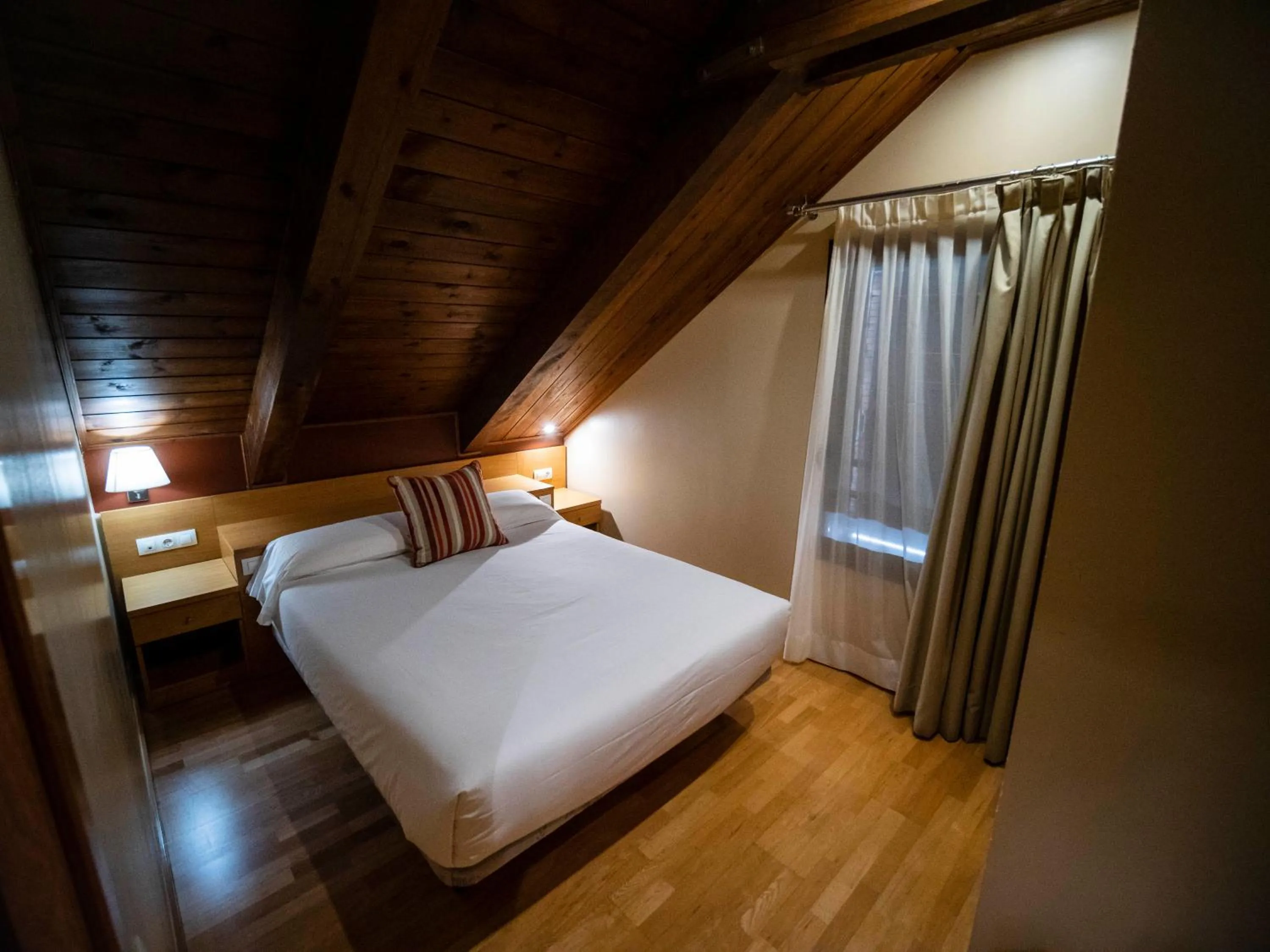 Property building, Bed in Aparthotel Siente Boí & SPA