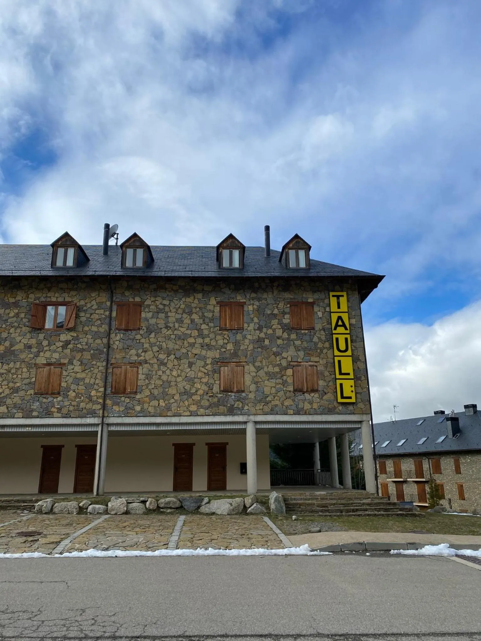 Property building in Hotel Taüll