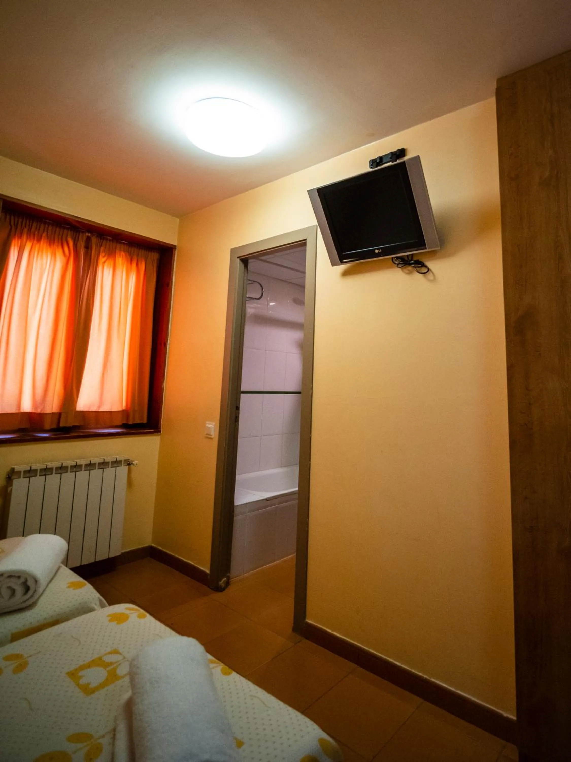 TV and multimedia, Bed in Hotel Taüll