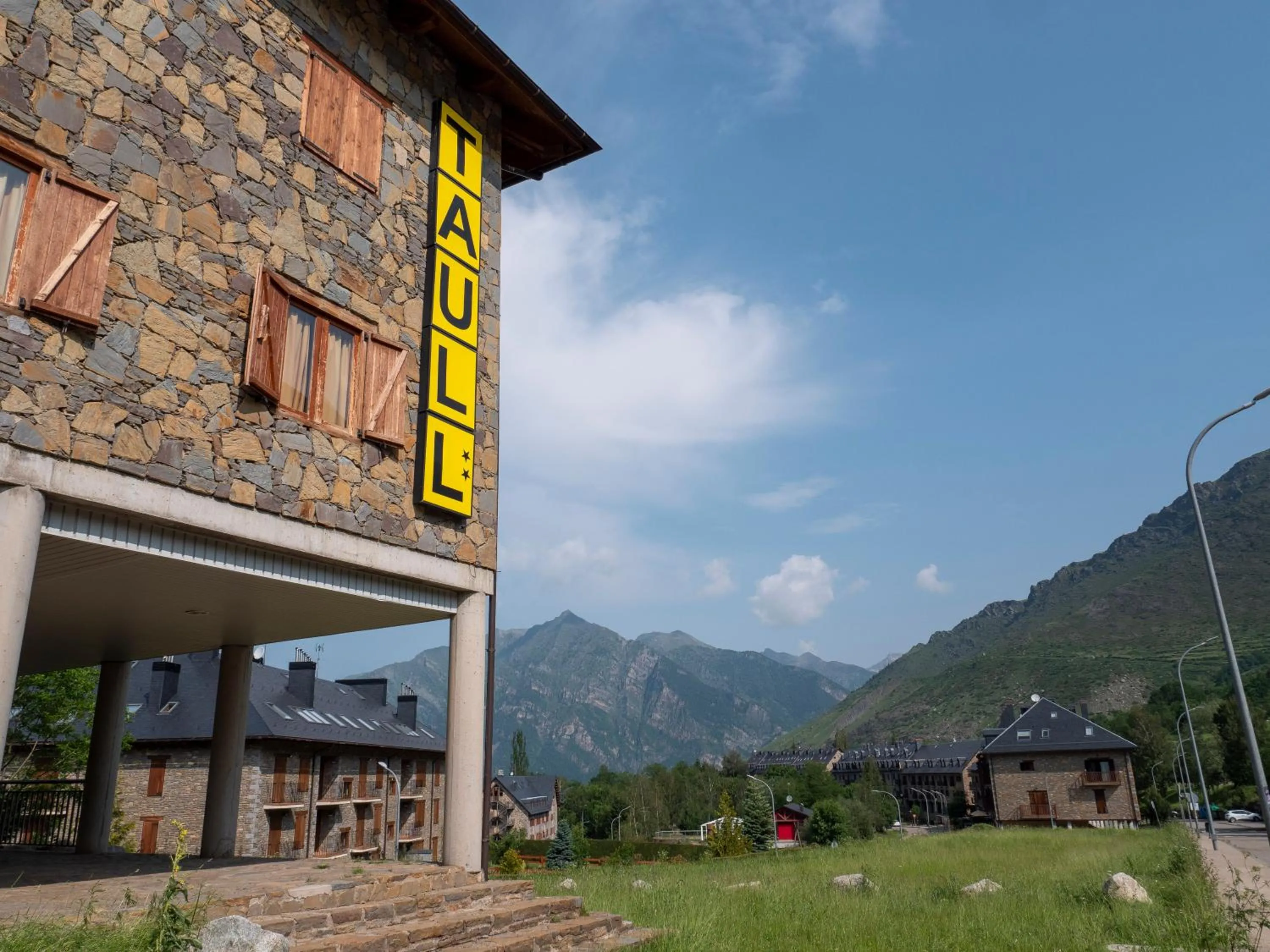 Property building in Hotel Taüll