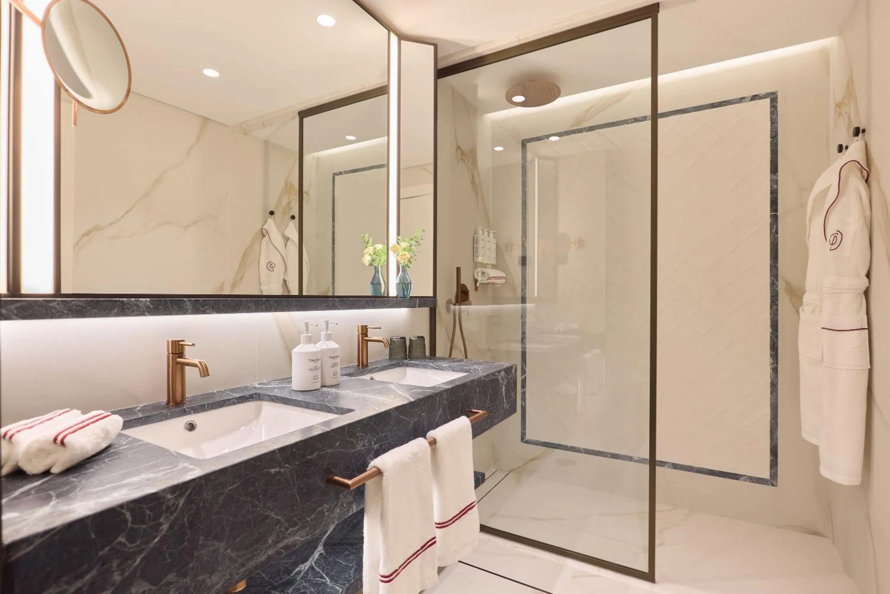 Shower in Don Carlos Marbella