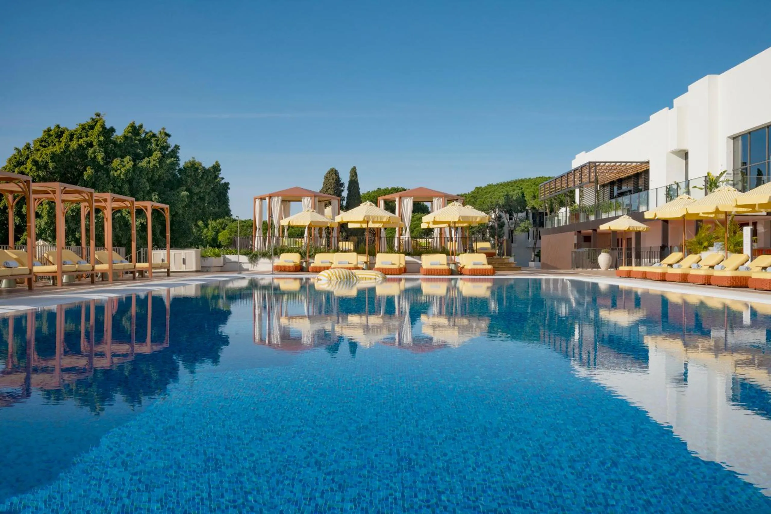 Swimming pool in Don Carlos Marbella