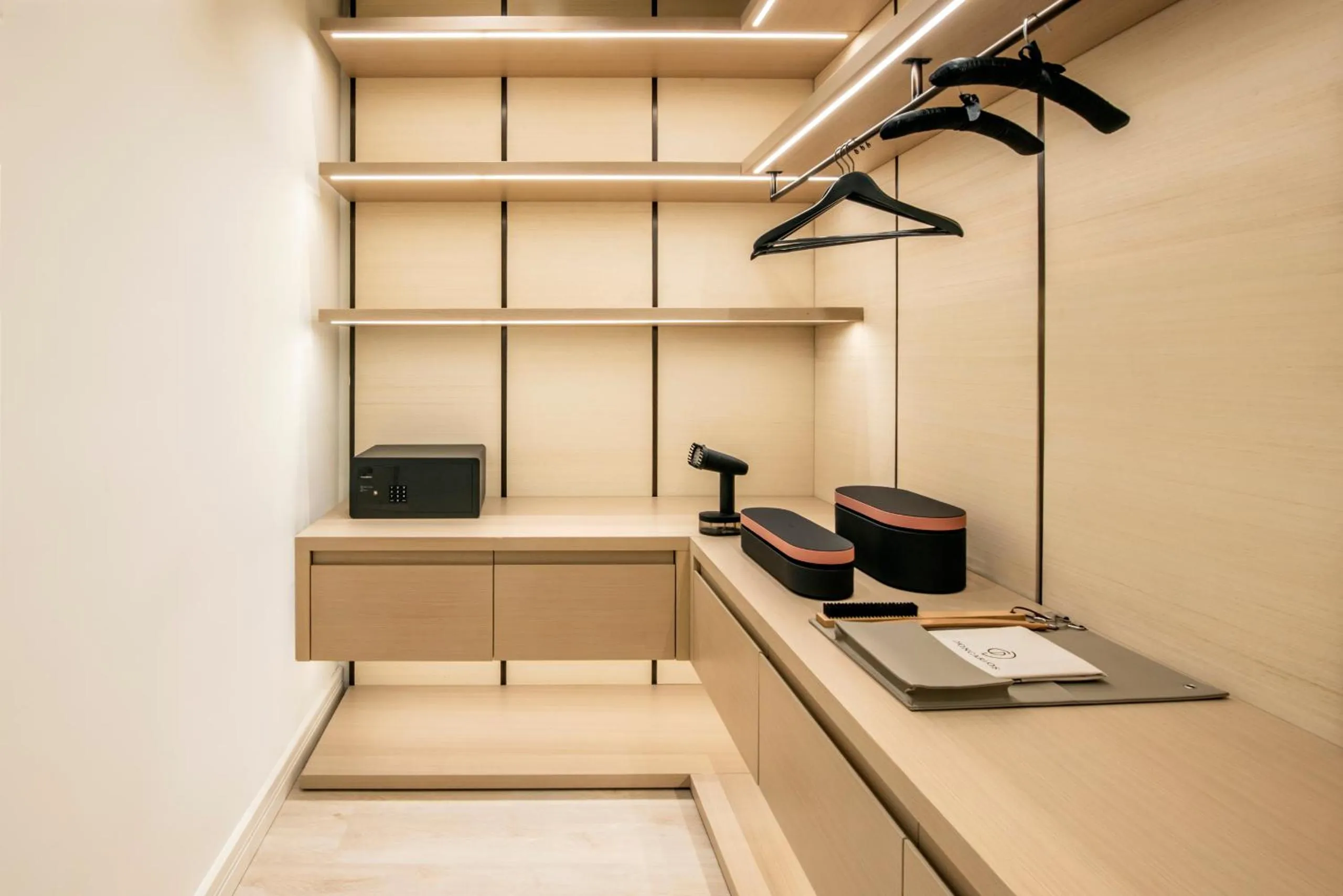 wardrobe in Don Carlos Marbella