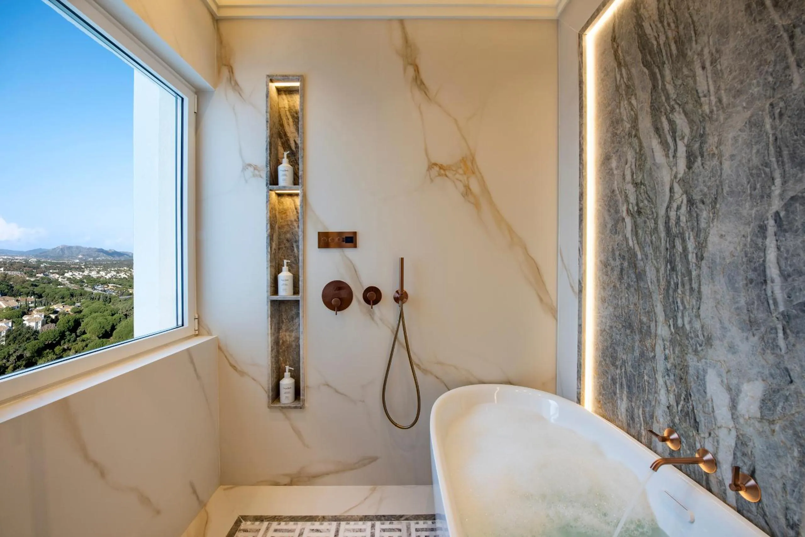 Bathroom in Don Carlos Marbella