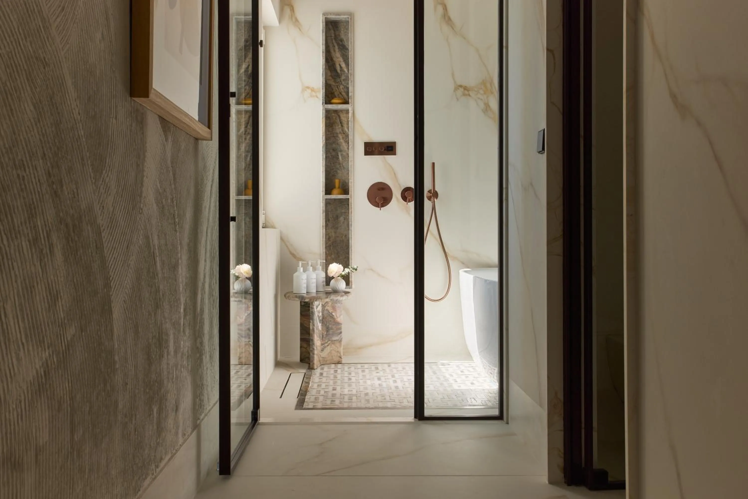 Shower in Don Carlos Marbella