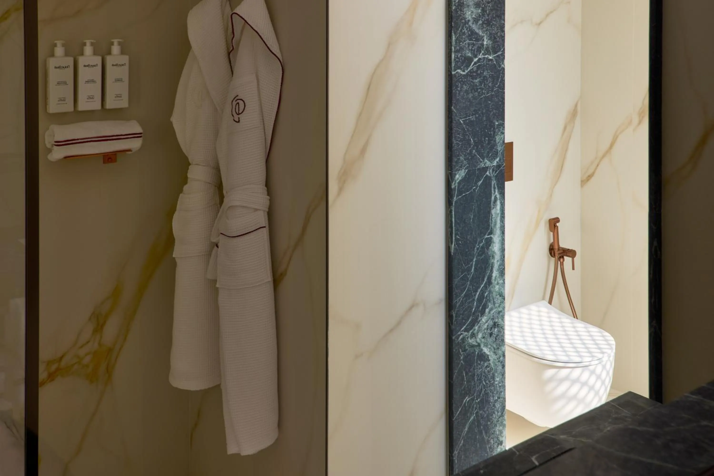 Shower in Don Carlos Marbella