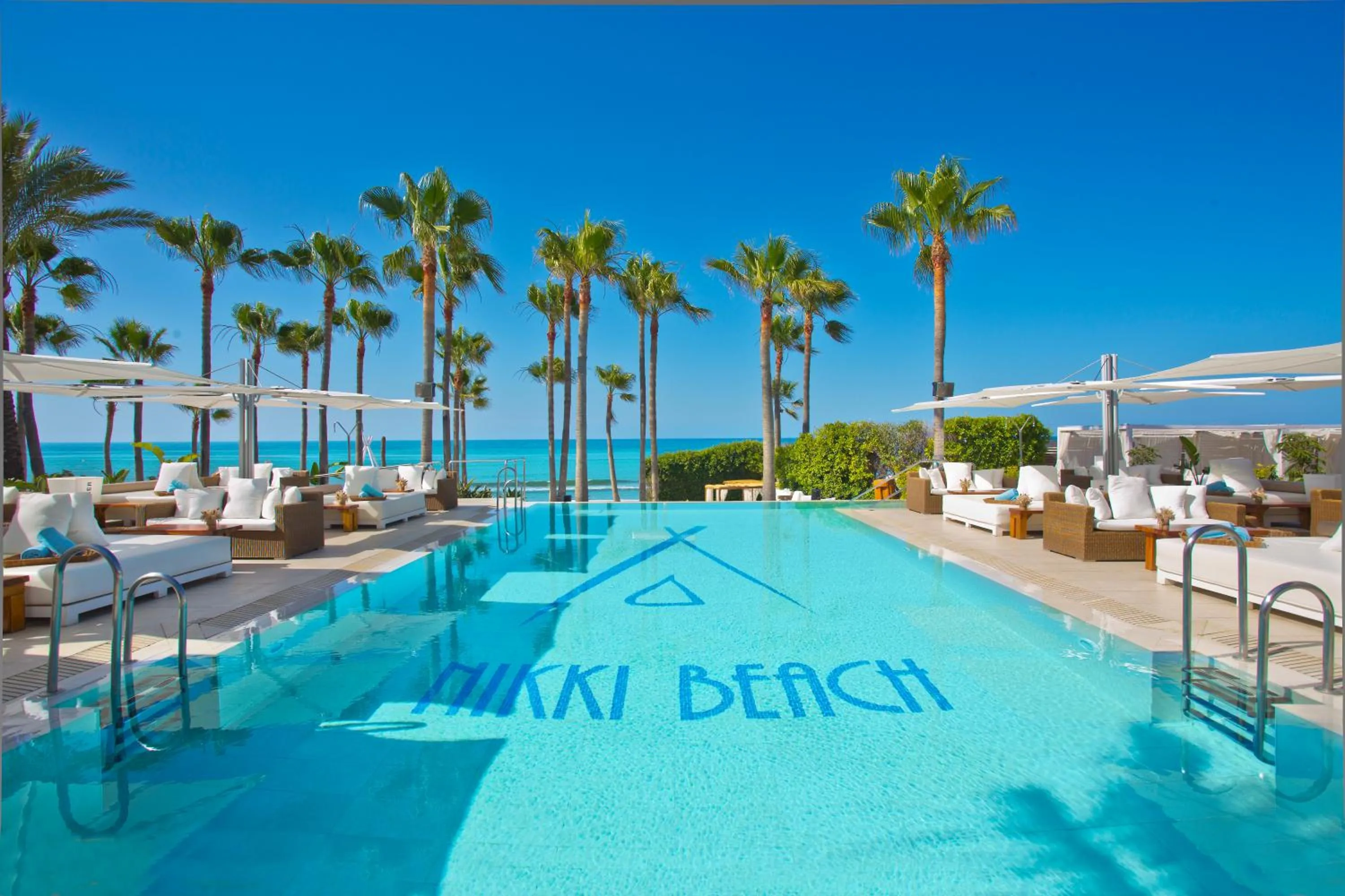 Pool view in Don Carlos Marbella