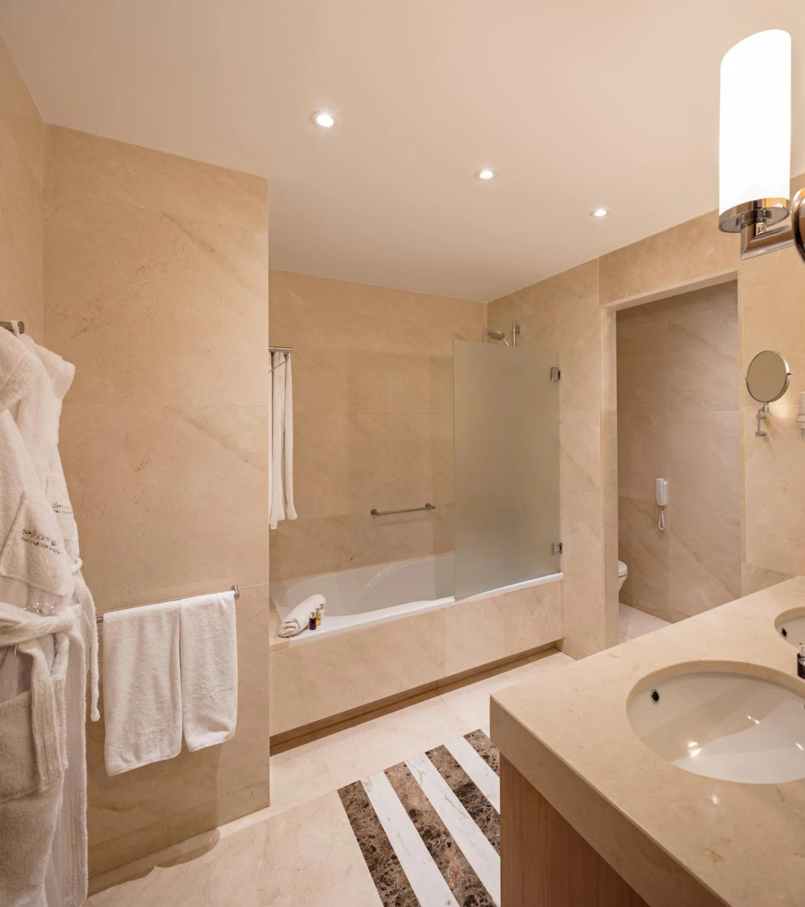 Bathroom in Don Carlos Marbella
