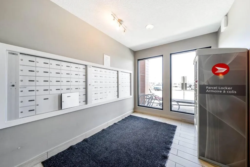 Facade/entrance in Bright Luxe Condo, AC, Top Floor, King Bed, Balcony!