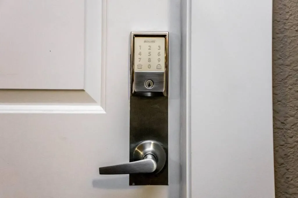 Facade/entrance in Bright Luxe Condo, AC, Top Floor, King Bed, Balcony!