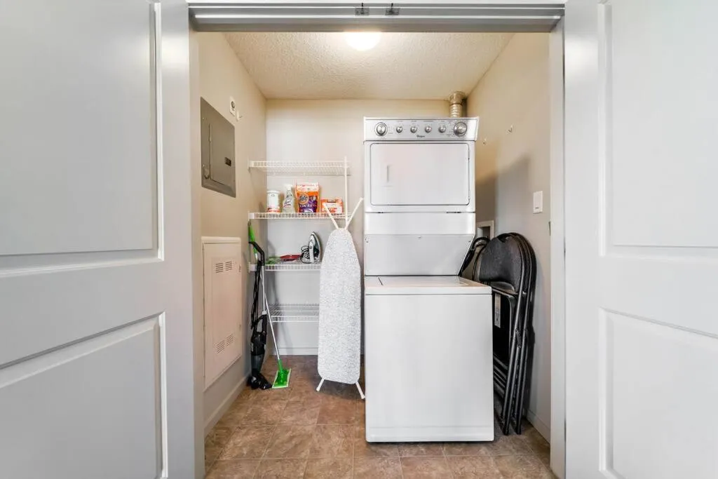 washing machine in Bright Luxe Condo, AC, Top Floor, King Bed, Balcony!