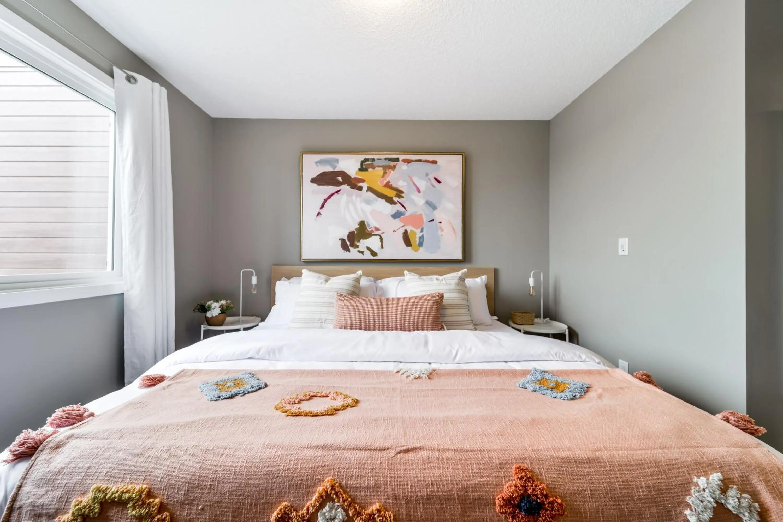 Bed in Peaceful Oasis Condo, AC, Top Floor, Secure UG Parking, Balcony, King Bed!