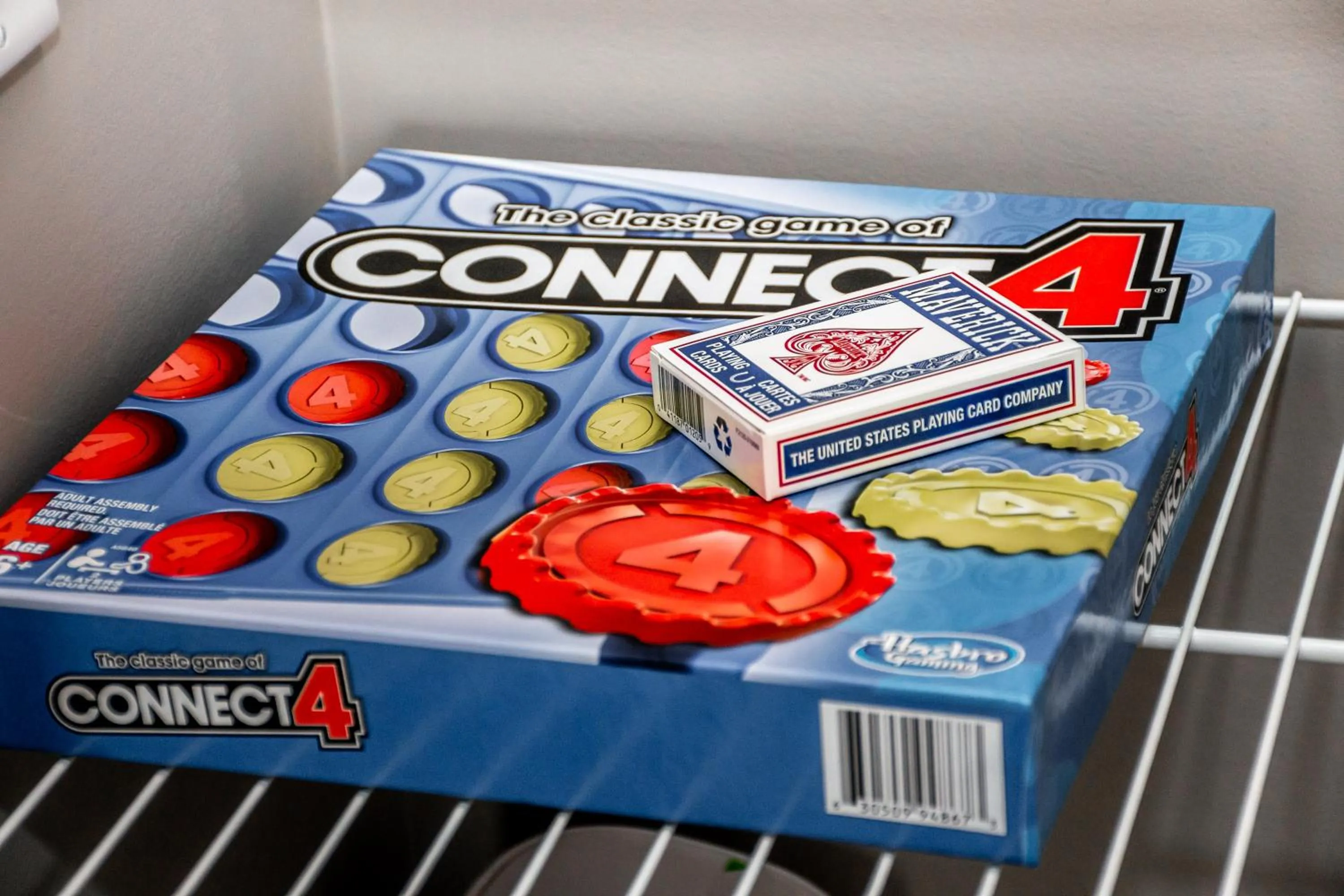 Entertainment in Peaceful Oasis Condo, AC, Top Floor, Secure UG Parking, Balcony, King Bed!