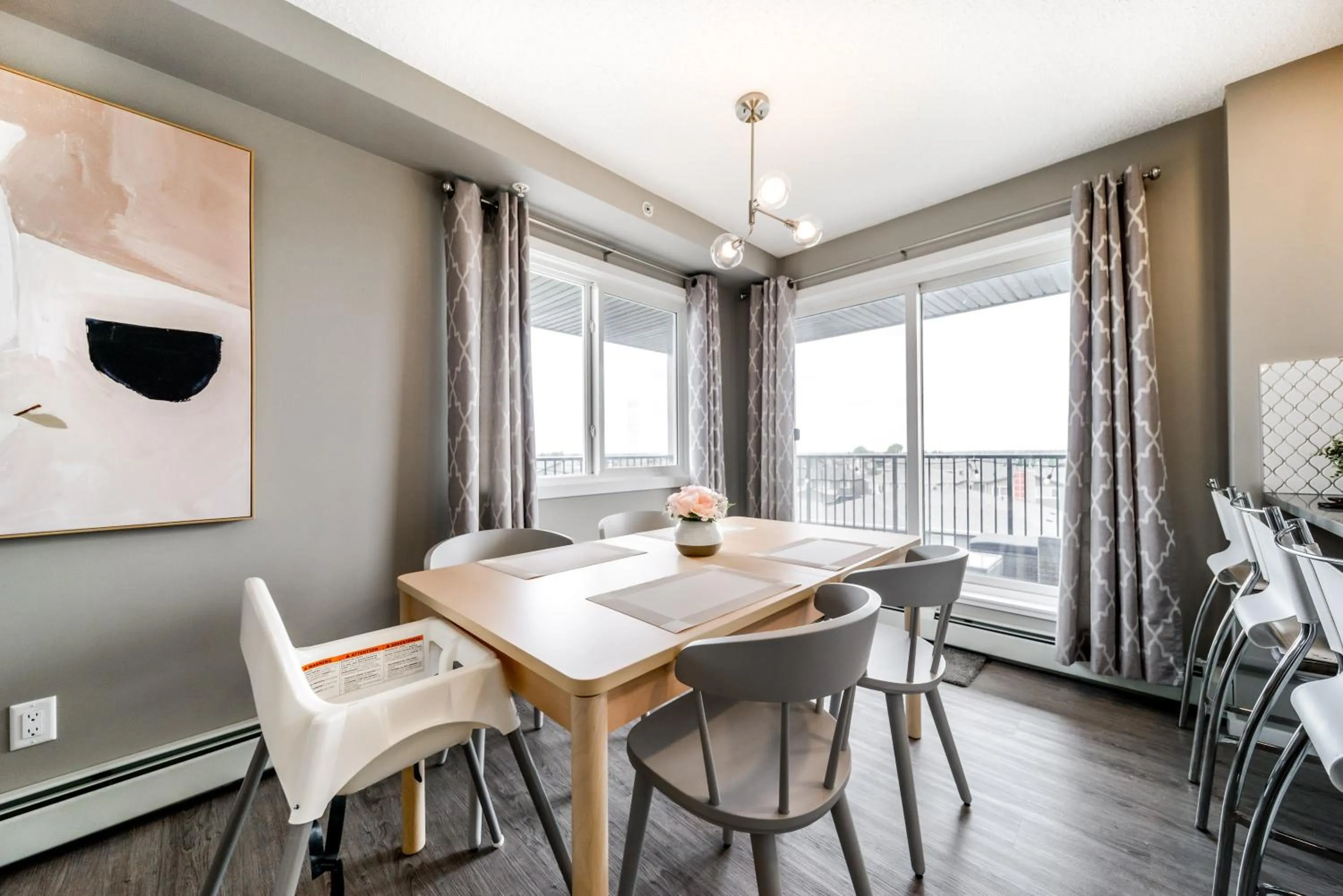 Dining area in Peaceful Oasis Condo, AC, Top Floor, Secure UG Parking, Balcony, King Bed!