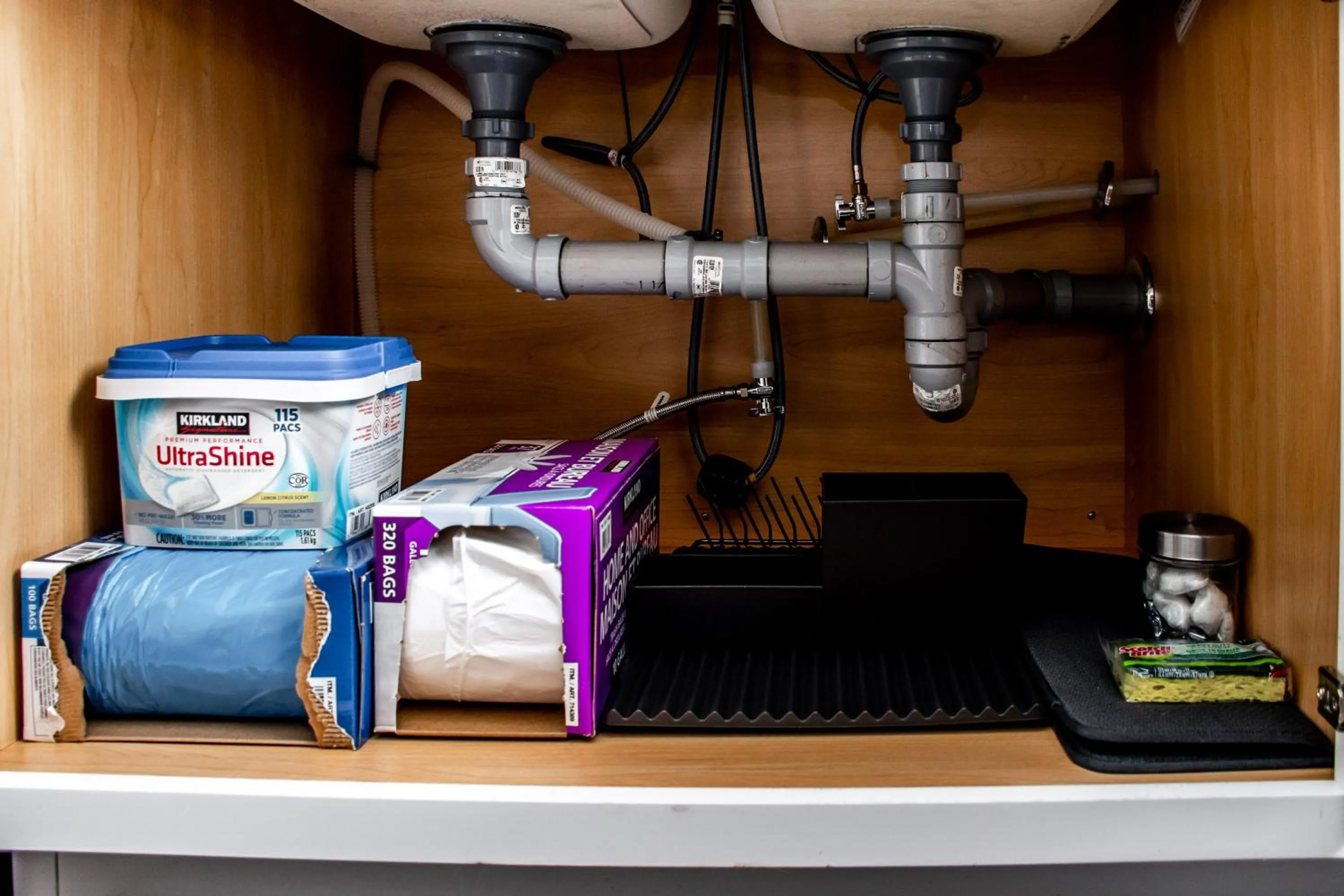 kitchen in Peaceful Oasis Condo, AC, Top Floor, Secure UG Parking, Balcony, King Bed!