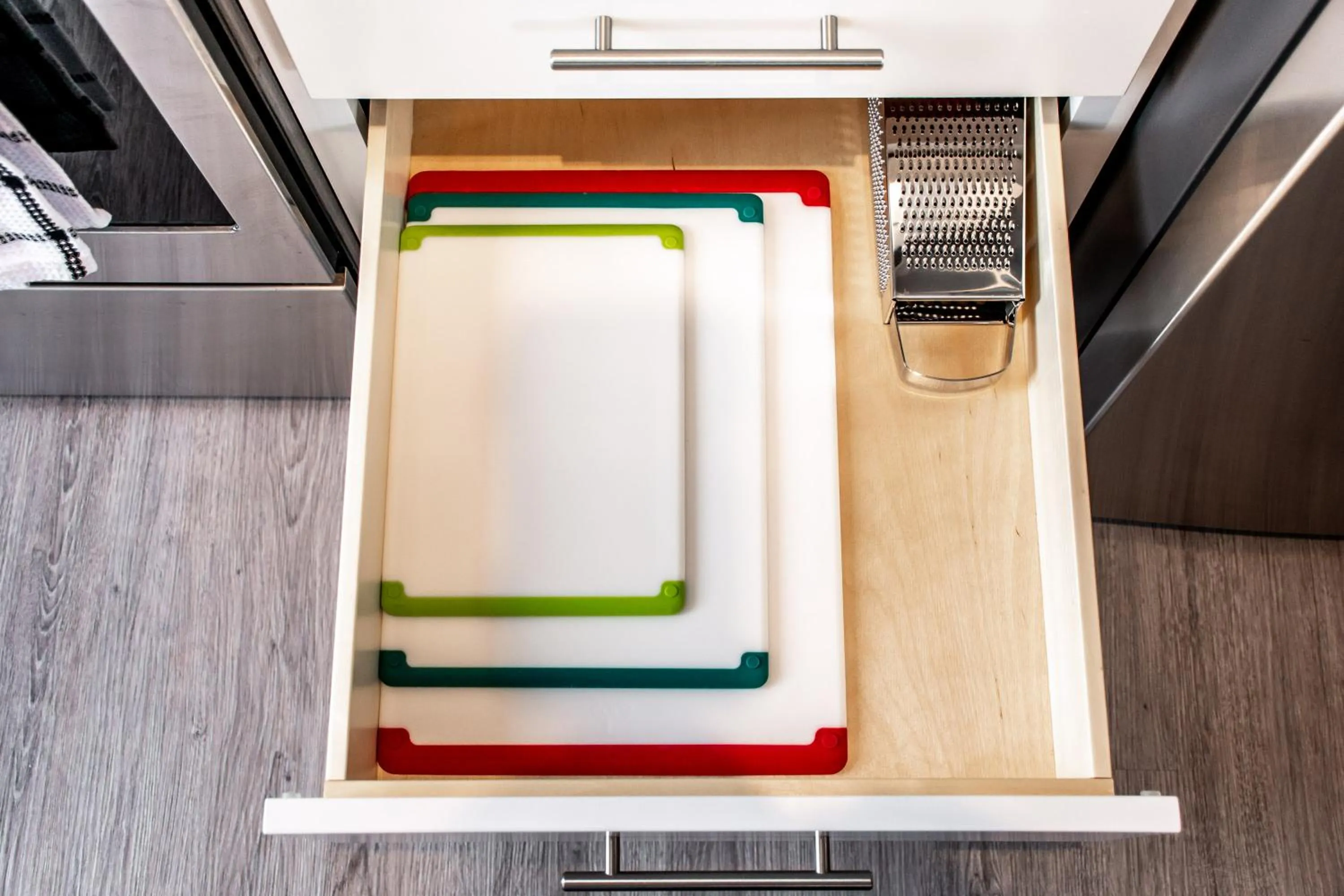 kitchen in Peaceful Oasis Condo, AC, Top Floor, Secure UG Parking, Balcony, King Bed!