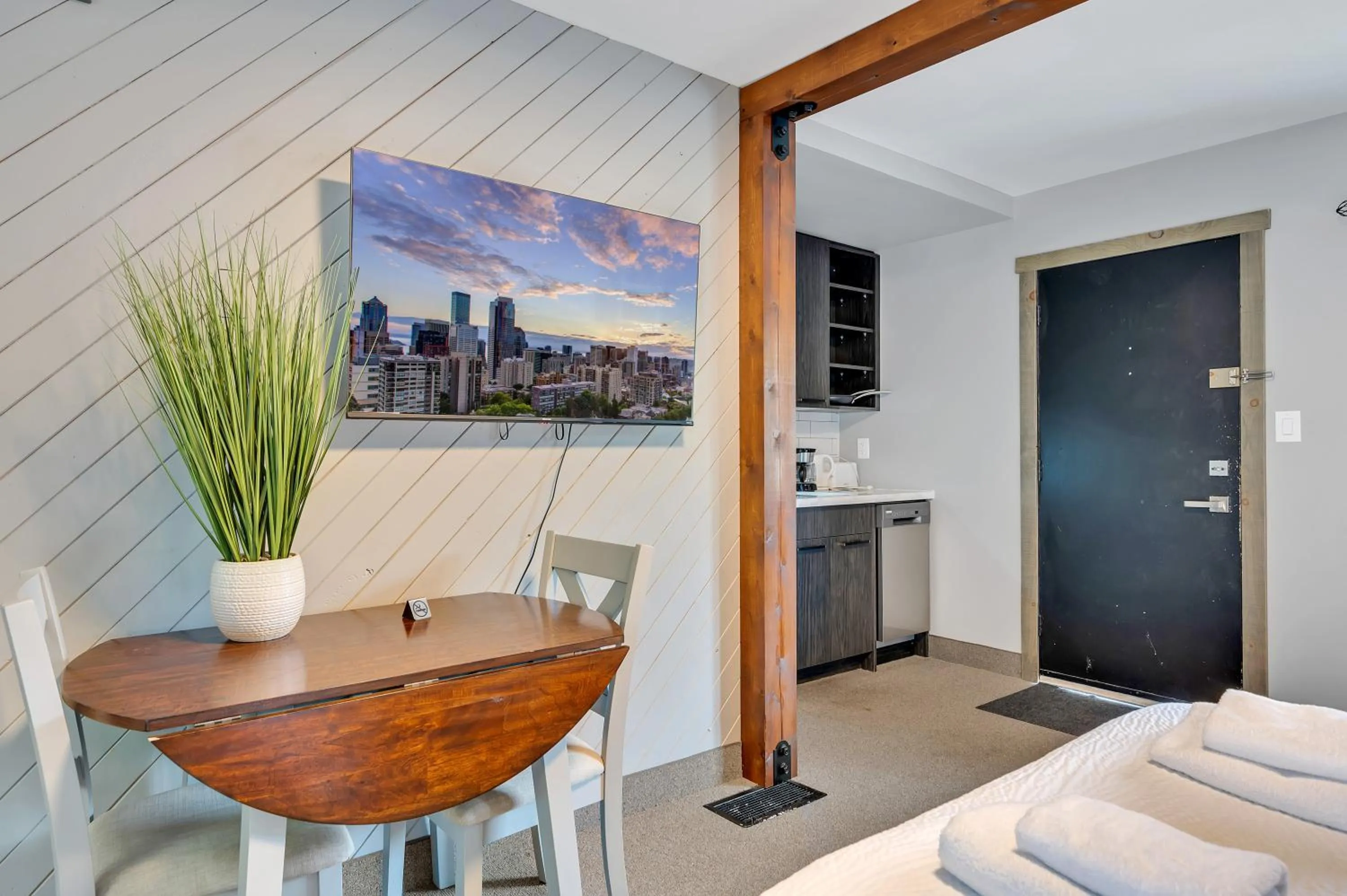 Photo of the whole room, Bed in Moira Lake Motel