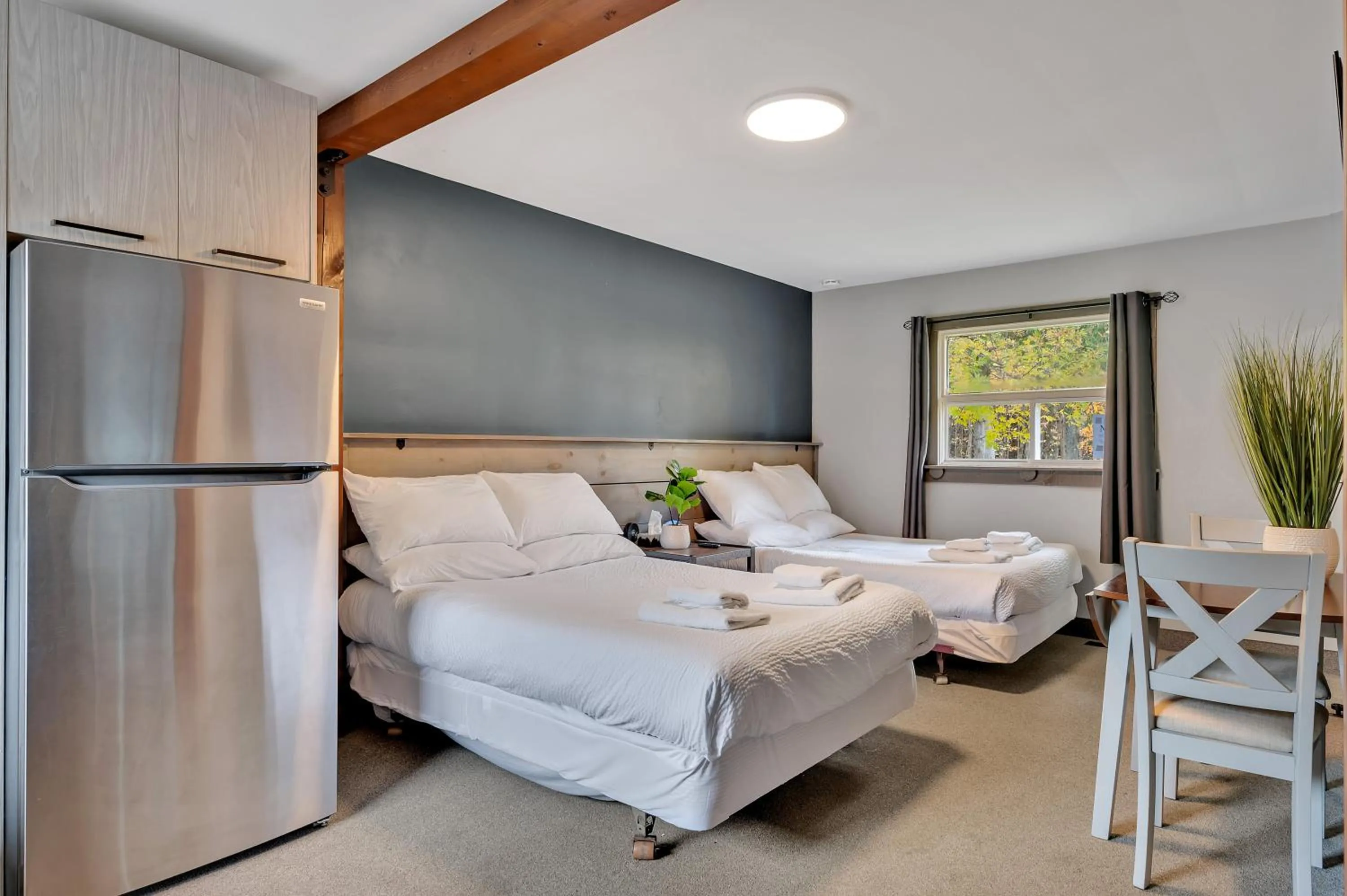 Photo of the whole room in Moira Lake Motel