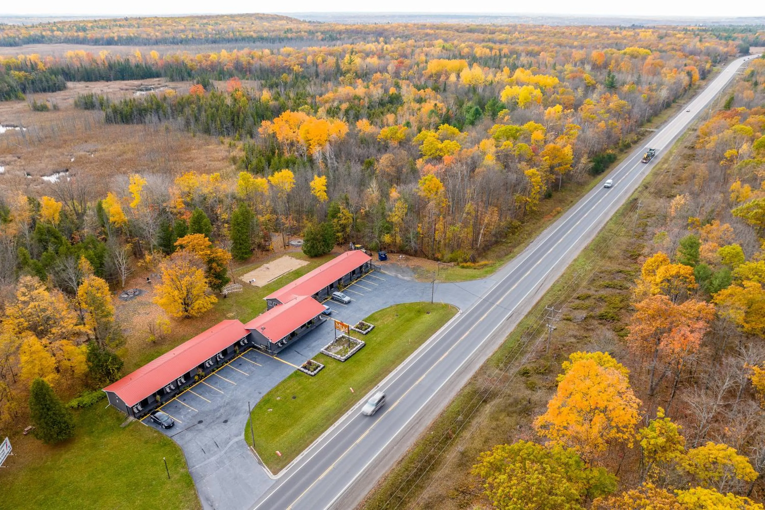Natural landscape in Moira Lake Motel