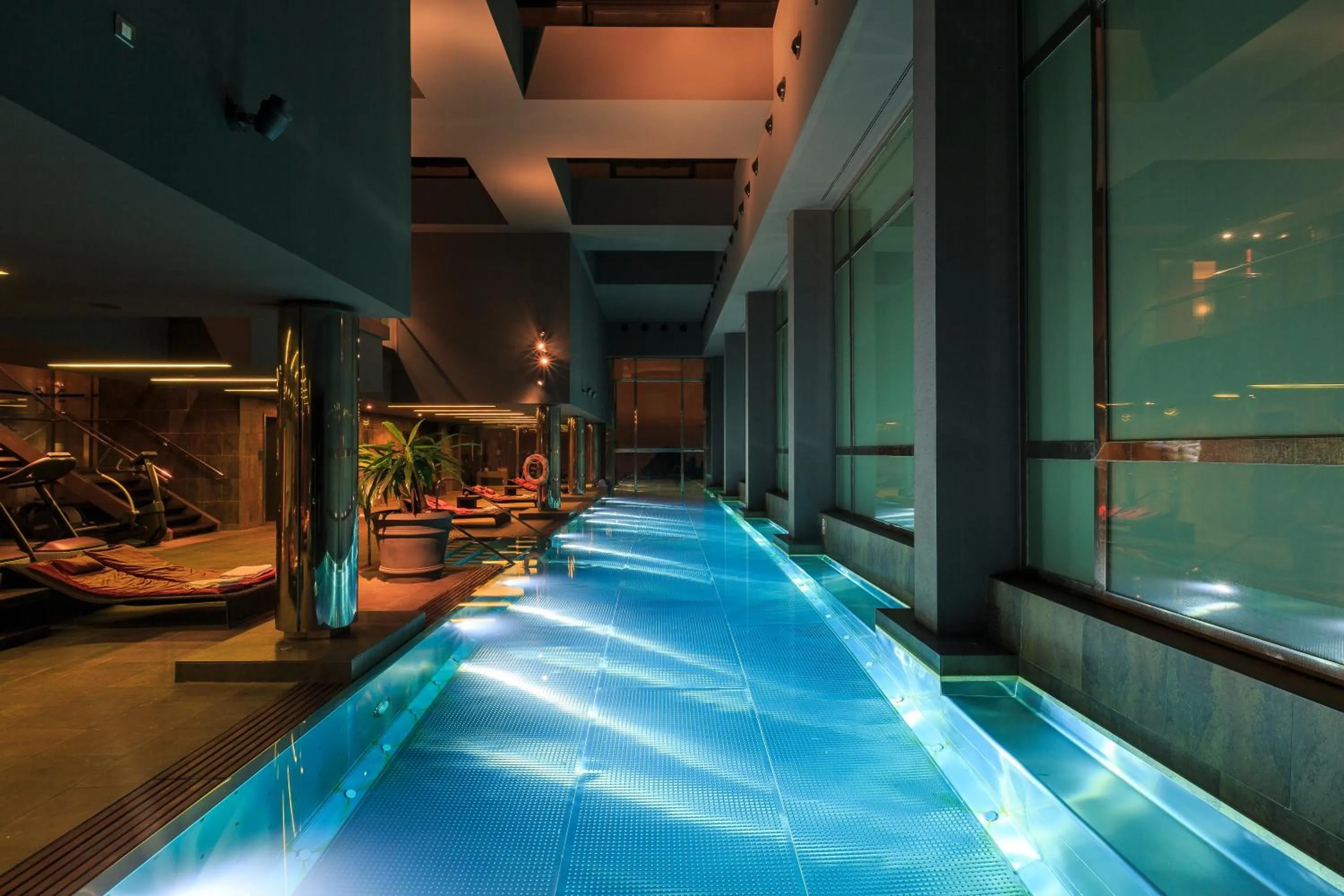 Swimming pool in Gran Hotel La Florida G.L Monumento