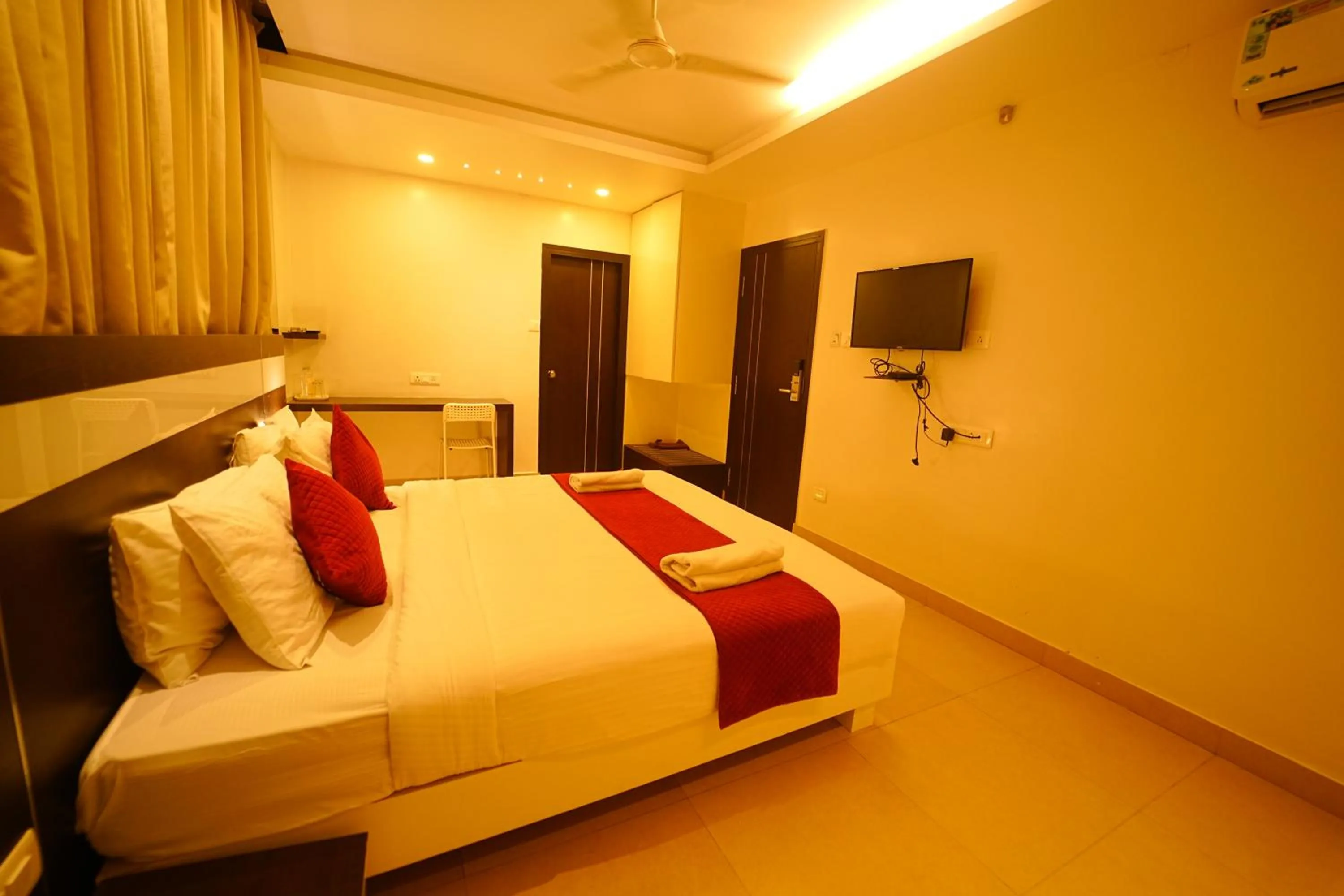 Bed in Yuvraj Palace Inn