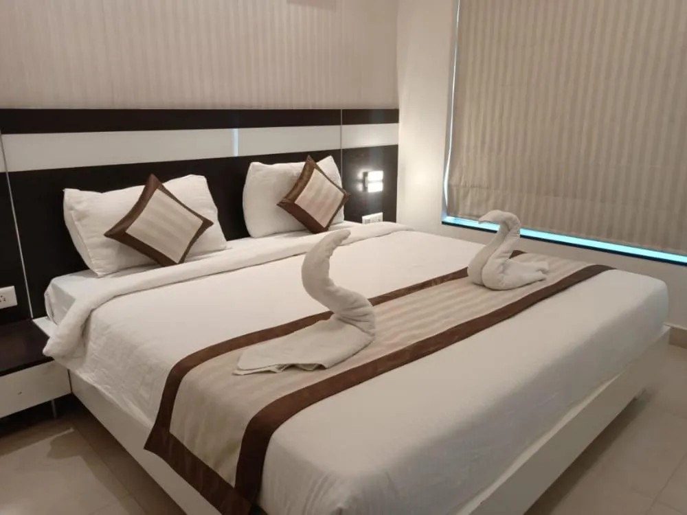 Bed in Yuvraj Palace Inn