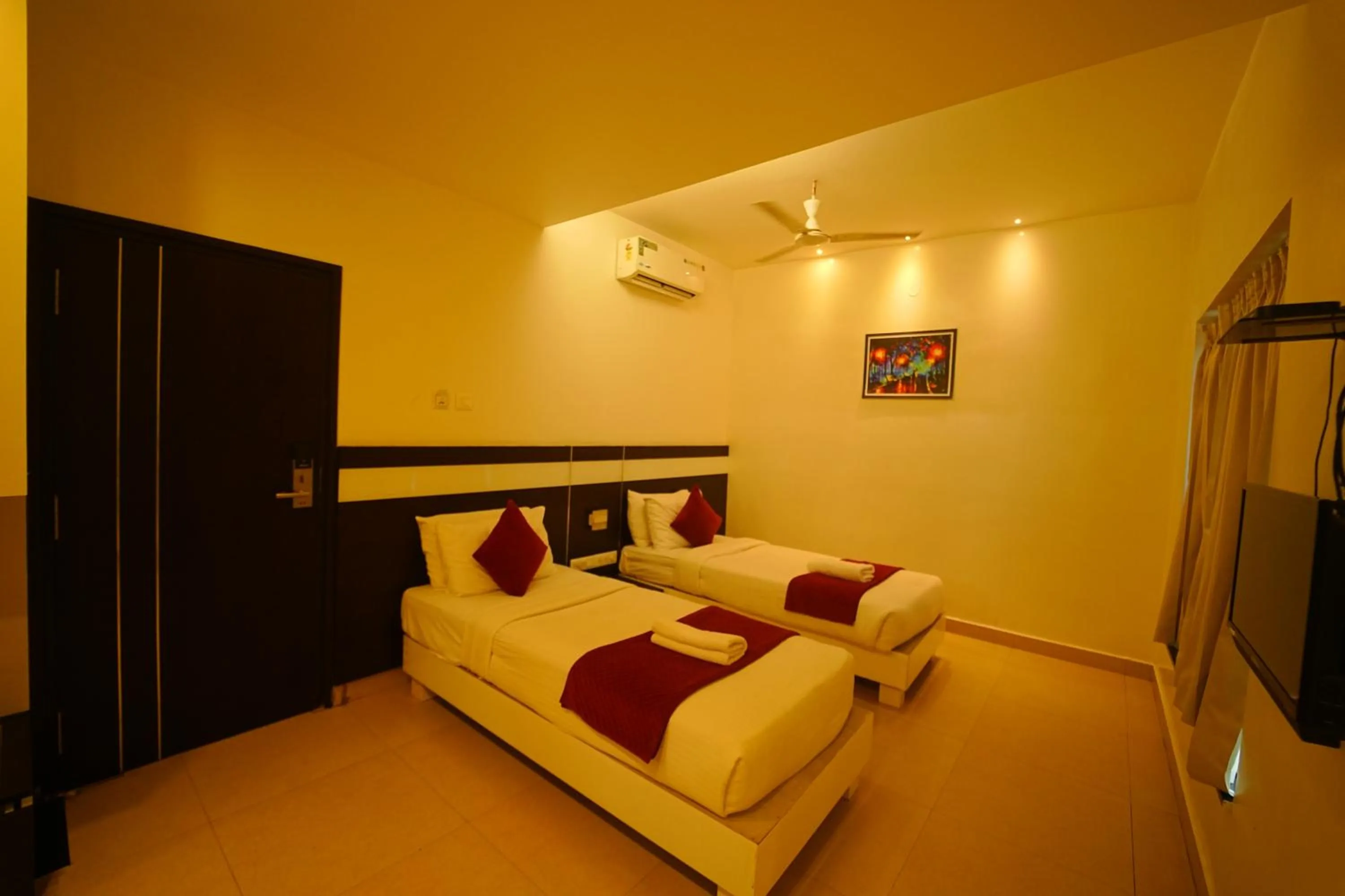 Bed in Yuvraj Palace Inn