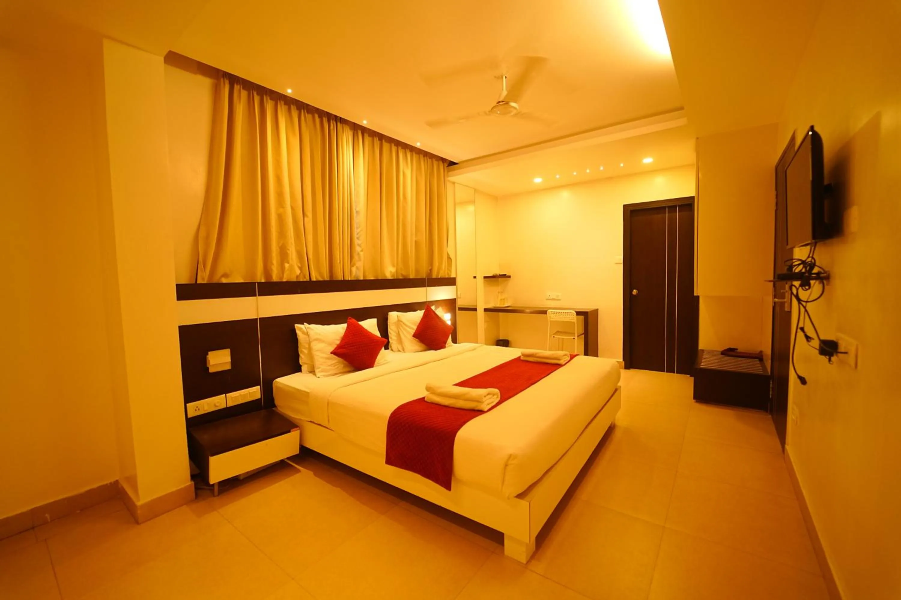 Bed in Yuvraj Palace Inn