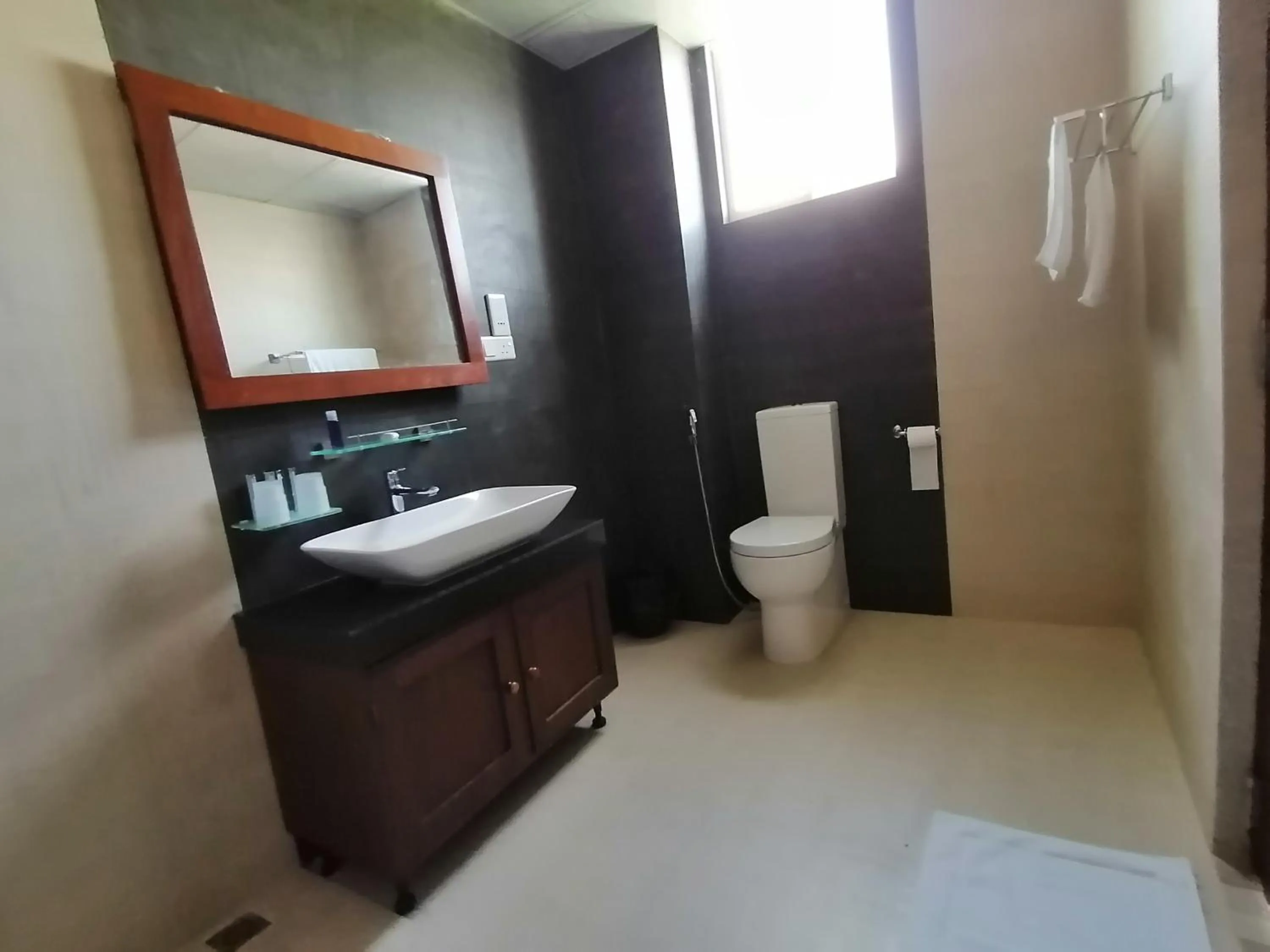 Toilet in ARA Beach Resort Mirissa