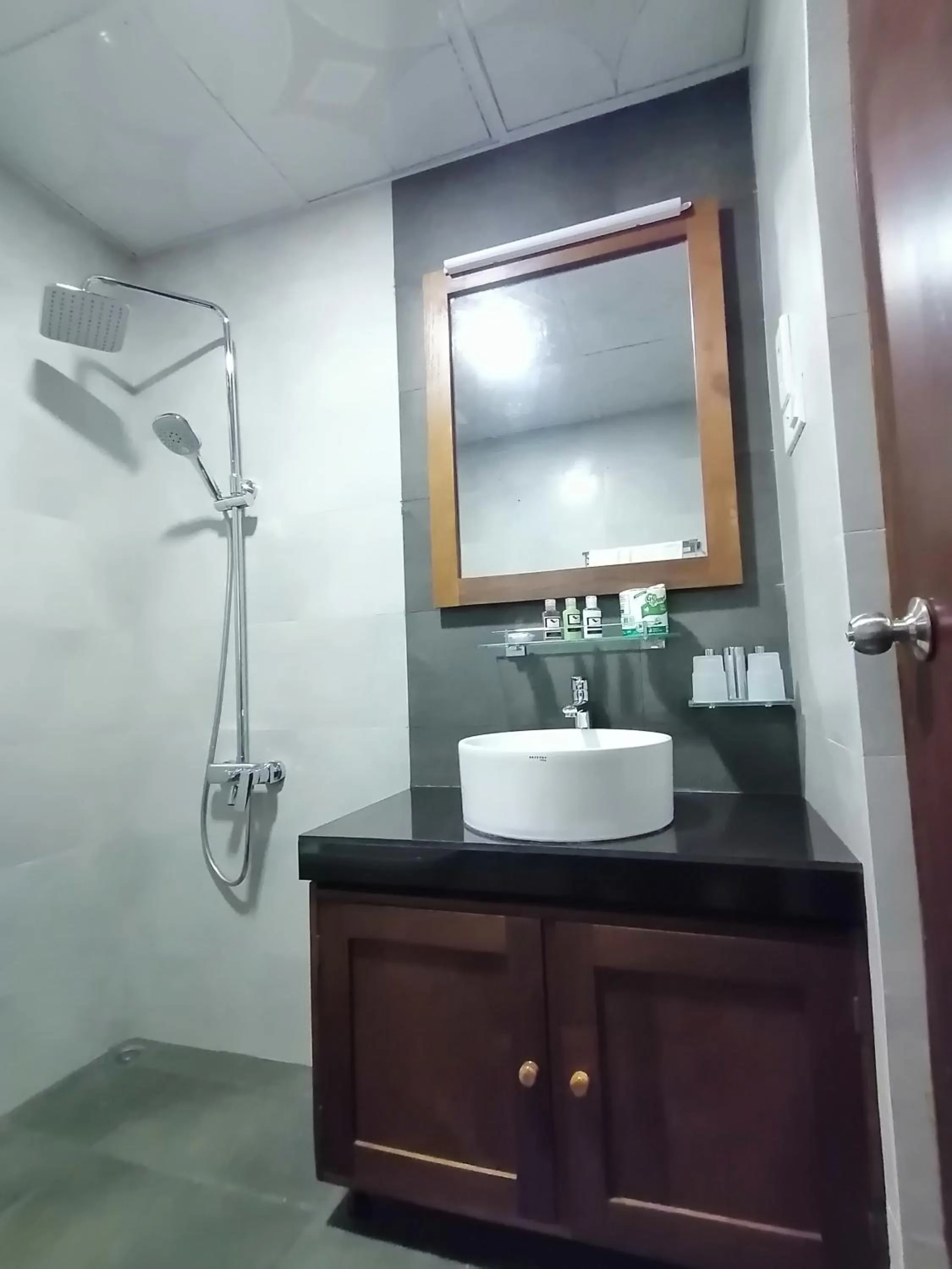 Bathroom in ARA Beach Resort Mirissa