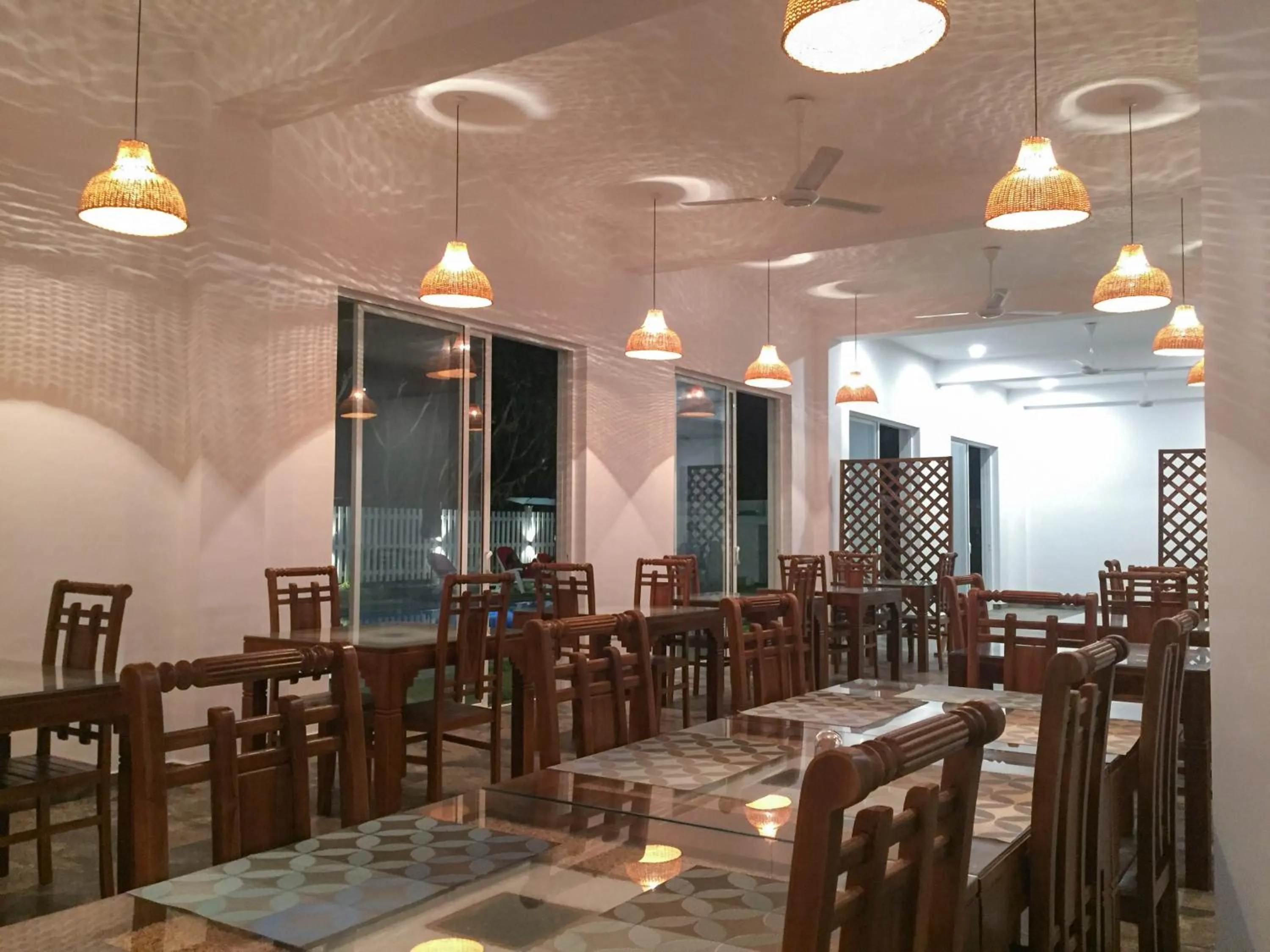 Restaurant/places to eat in ARA Beach Resort Mirissa