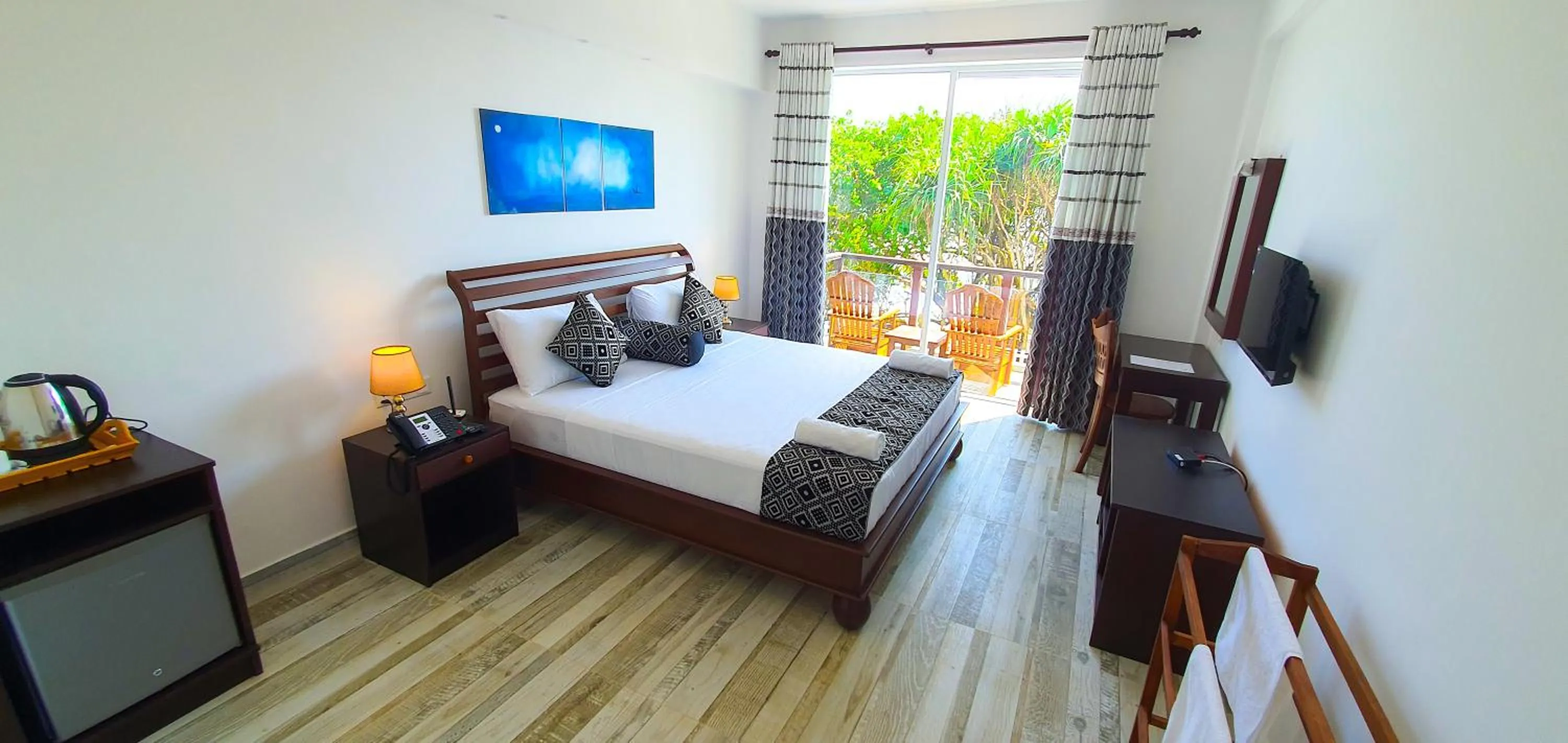 TV and multimedia, Bed in ARA Beach Resort Mirissa
